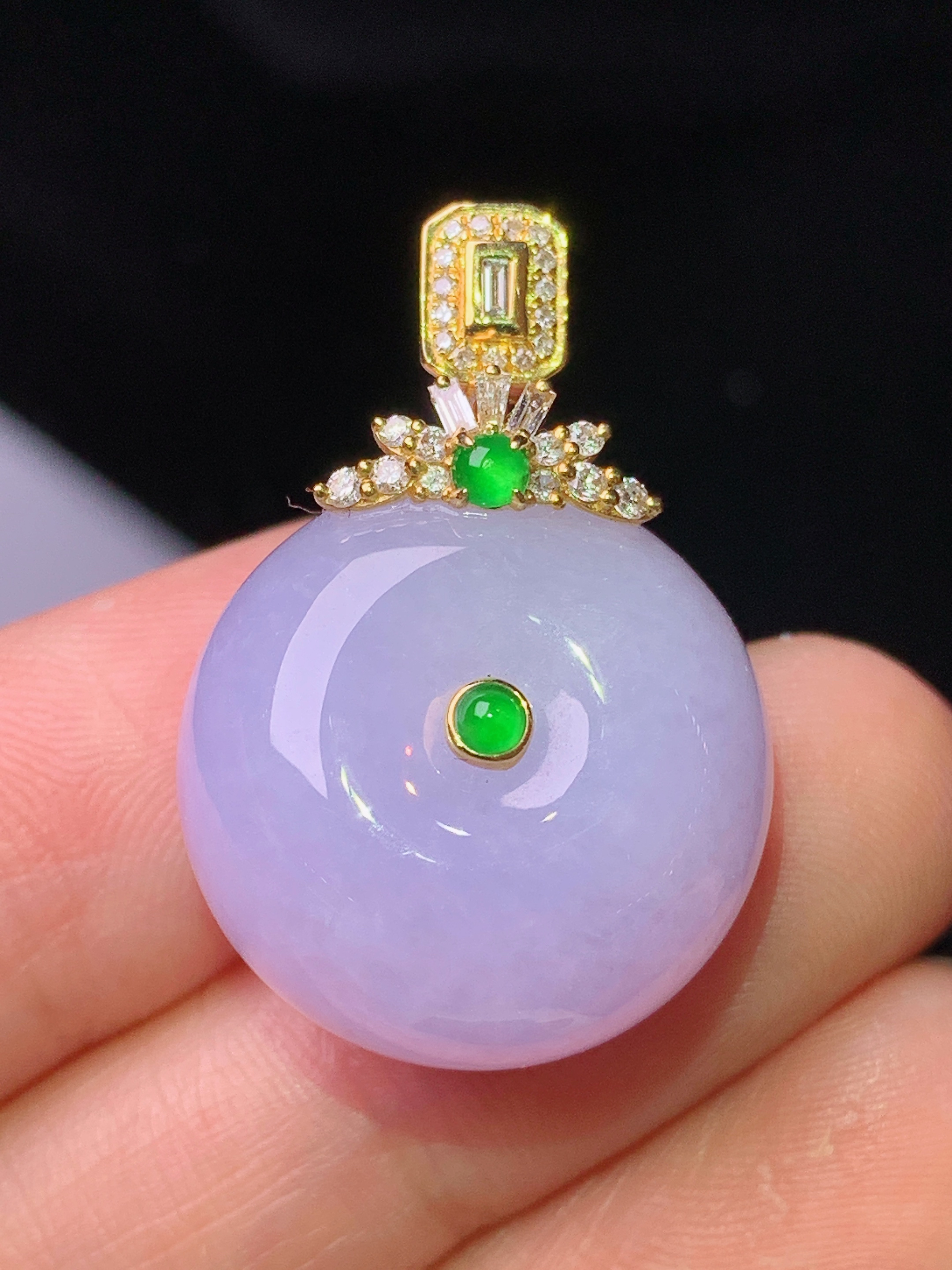 18k金钻镶嵌紫罗兰平安扣吊坠 玉质细腻 色泽艳丽清新 水润亮眼 整体尺寸27.8*19.2*13.3b1