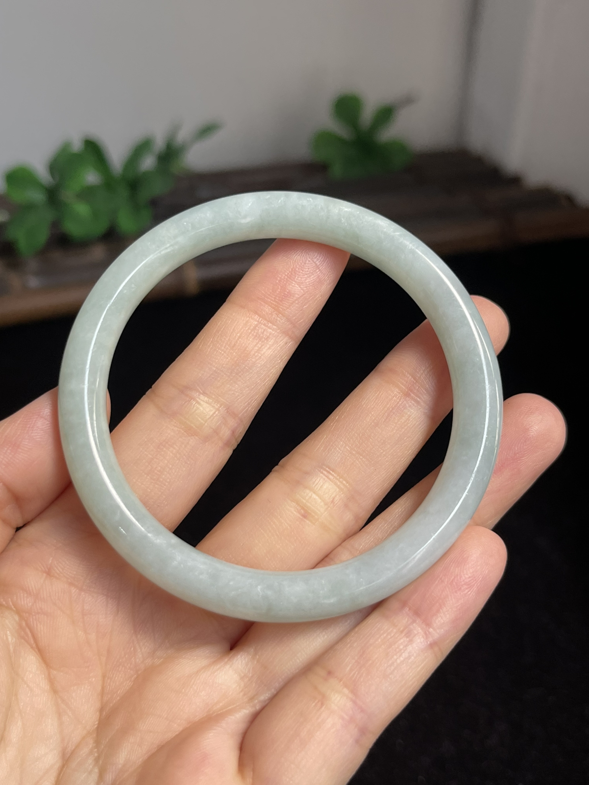 圆镯52.9圈口，翡翠手镯