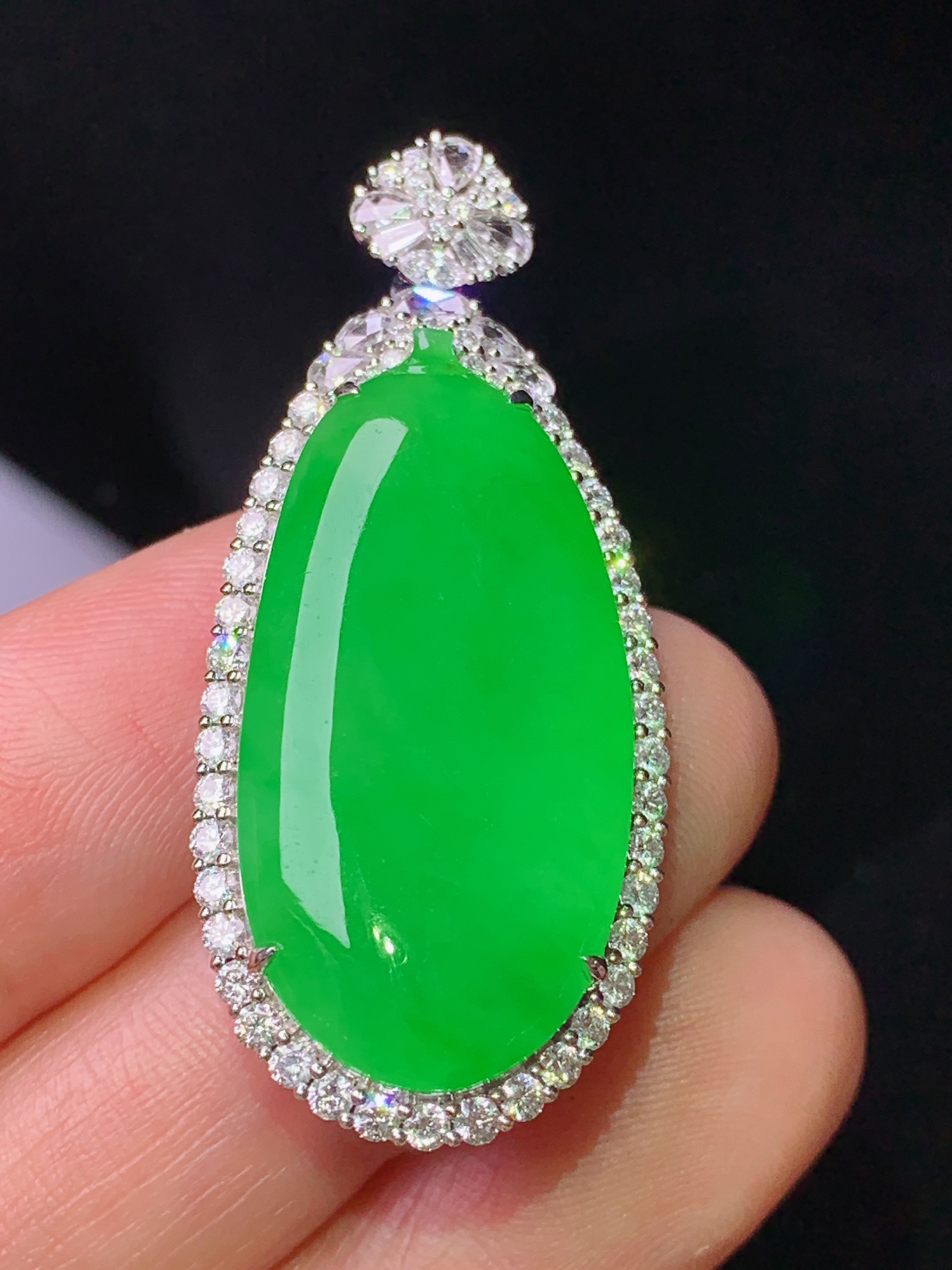 18k金钻镶嵌满绿福瓜吊坠 玉质细腻 色泽艳丽清新 水润亮眼 整体尺寸41*17.8*9.5m5