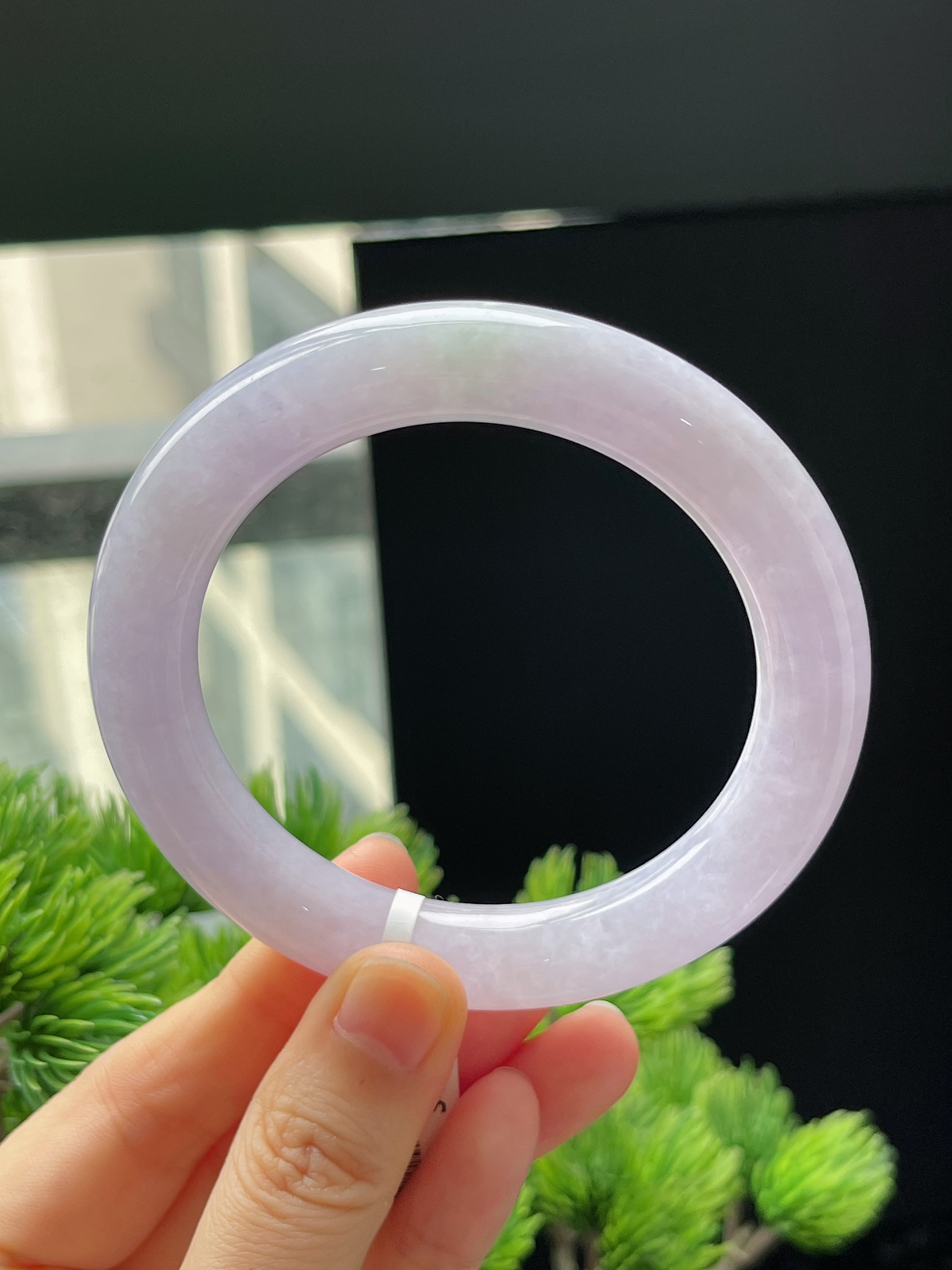 圆镯56.5圈口，翡翠糯化种淡紫色手镯