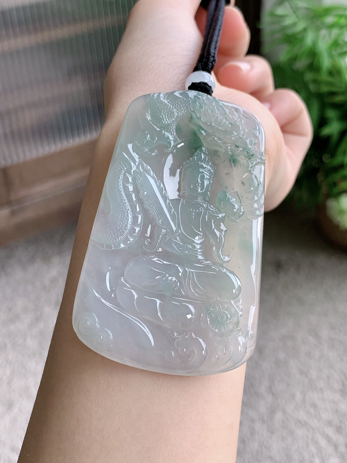 【裸石】冰飘花虚空藏菩萨牌吊坠
【说明】缅料 性价比高  
【尺寸】70-42.8-5.5