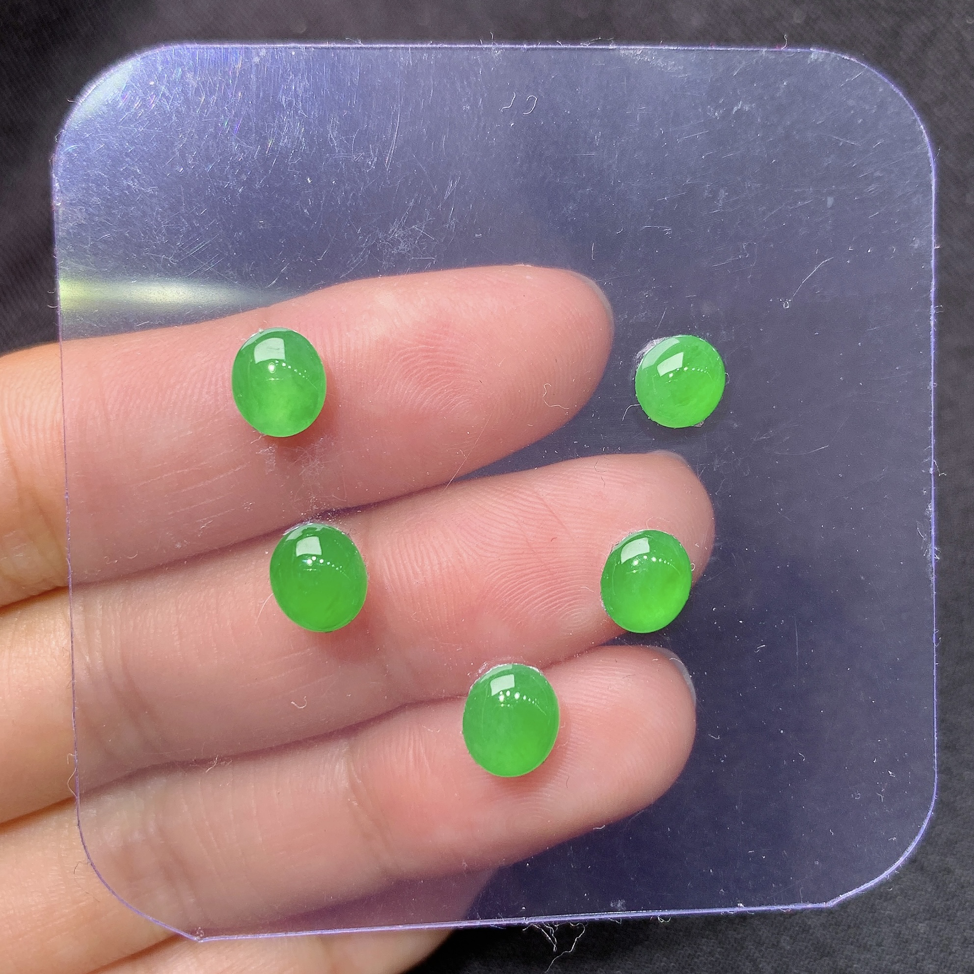 镶嵌款 满绿蛋面一手 玉质细腻 色泽艳丽清新 水润亮眼 整体尺寸7.3*6.3*3.2j3