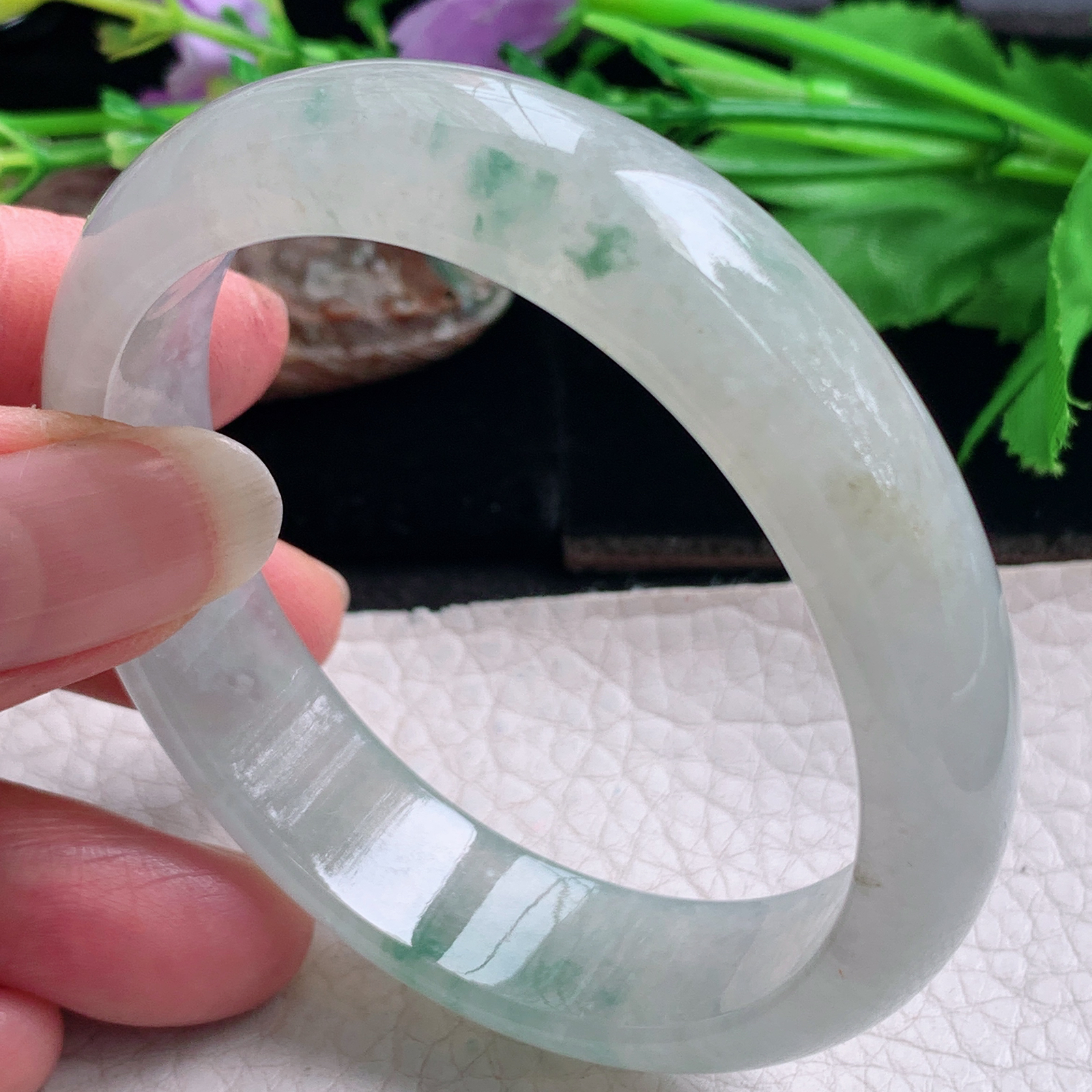 r实拍56*49*14*8.2贵妃镯 天然缅甸翡翠手镯冰飘花蛋形玉镯子