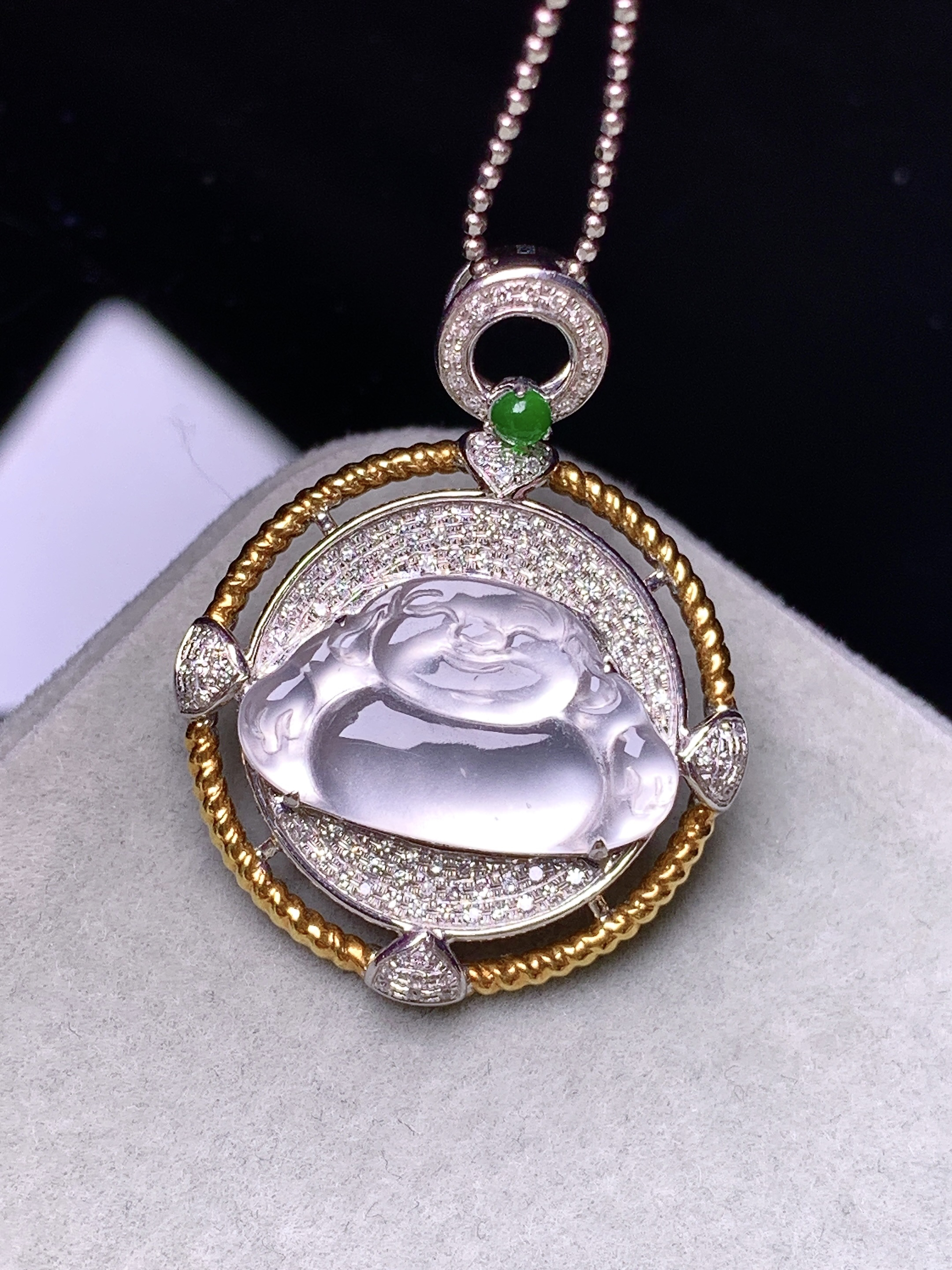 18k金钻镶嵌冰种佛公吊坠 玉质细腻 色泽艳丽清新 水润亮眼 整体尺寸31*23.5*5.7y4