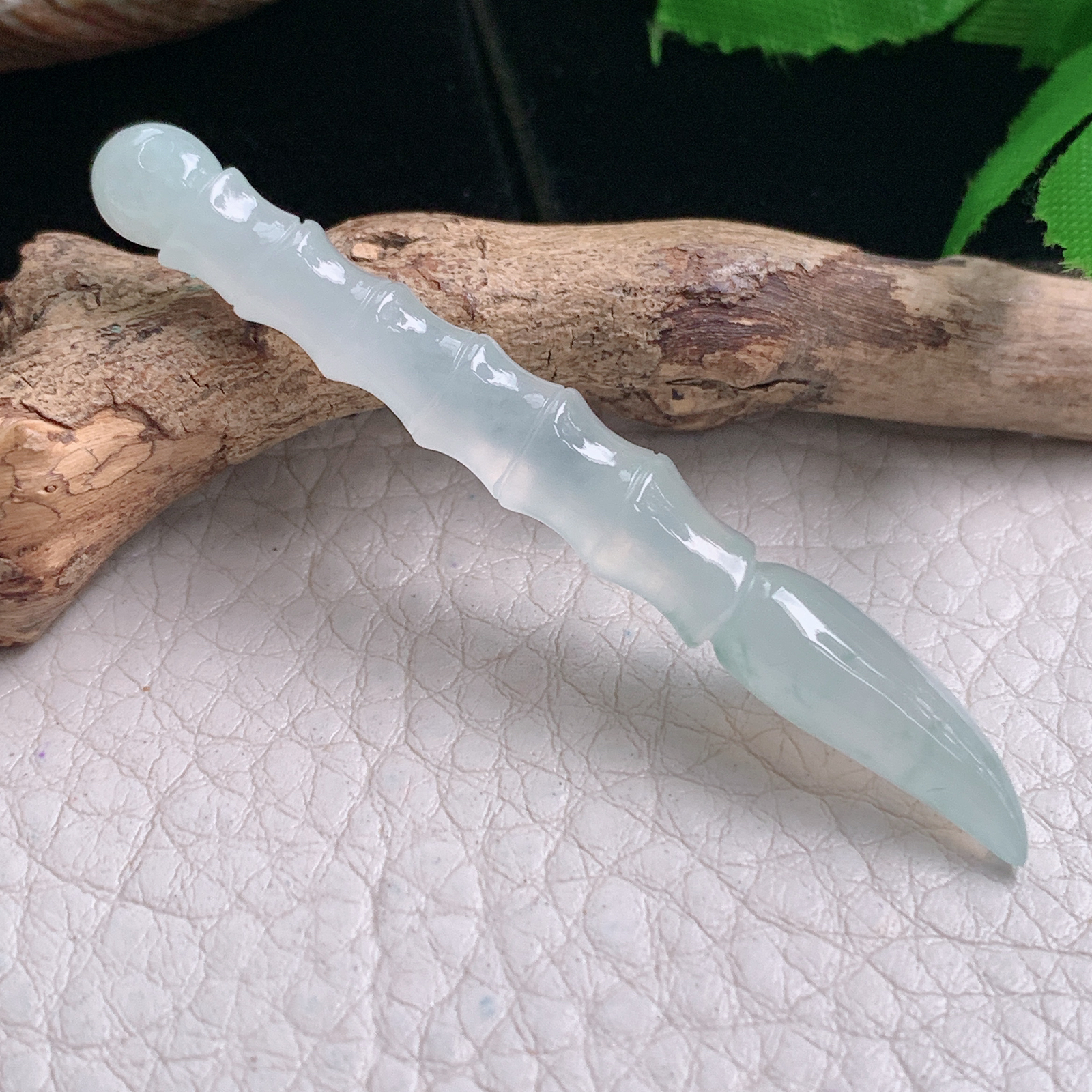 ajj实拍61*9*6.3缅甸翡翠冰种金榜题名 清秀水灵毛笔玉吊坠 玉挂件