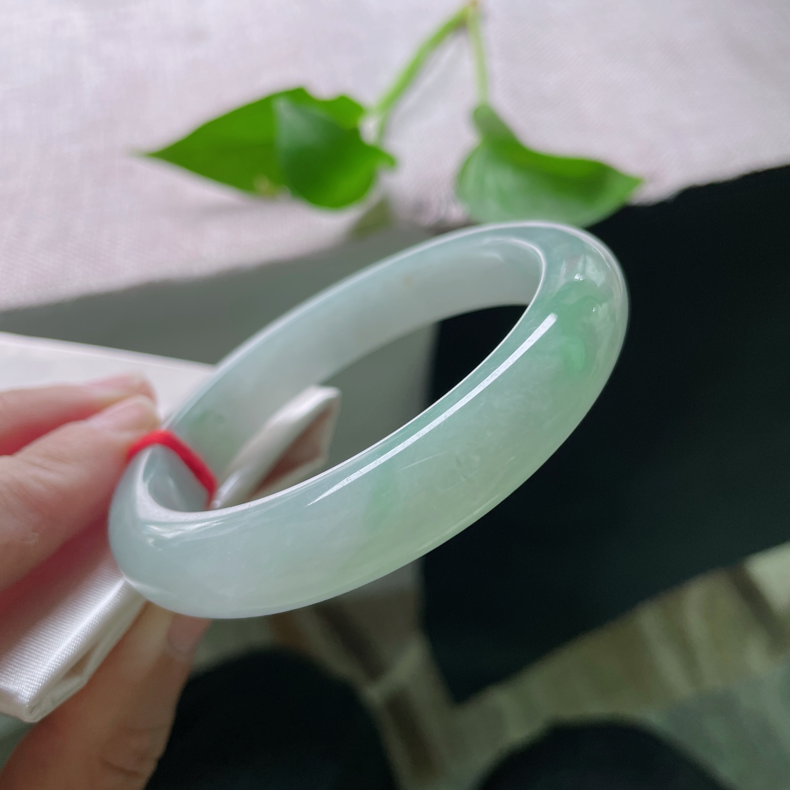 58/12.1/8.7绿底正圈，淡雅倾心，水头好，肉质细腻干净，种老，棉线，