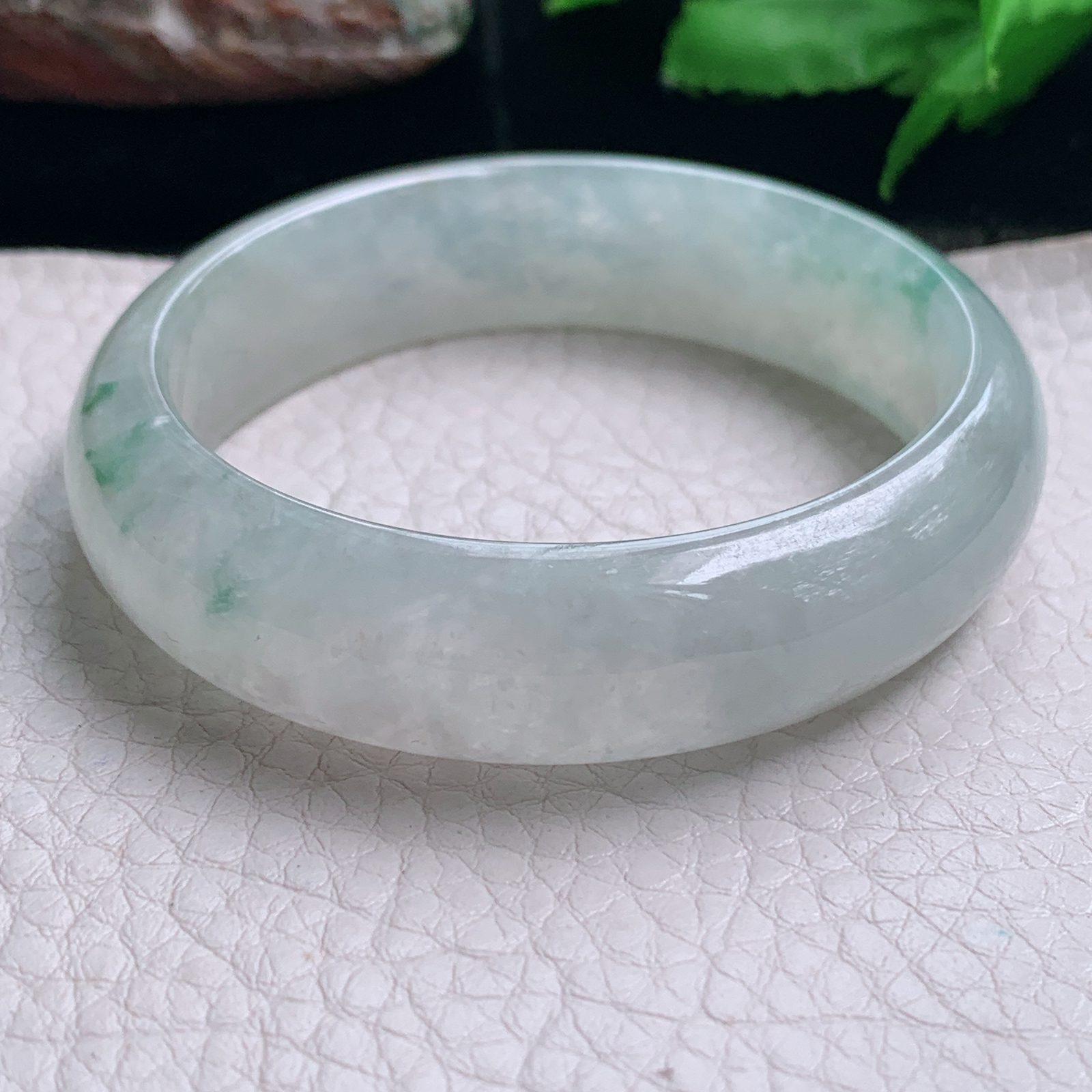 r实拍56*49*14*8.2贵妃镯 天然缅甸翡翠手镯冰飘花蛋形玉镯子