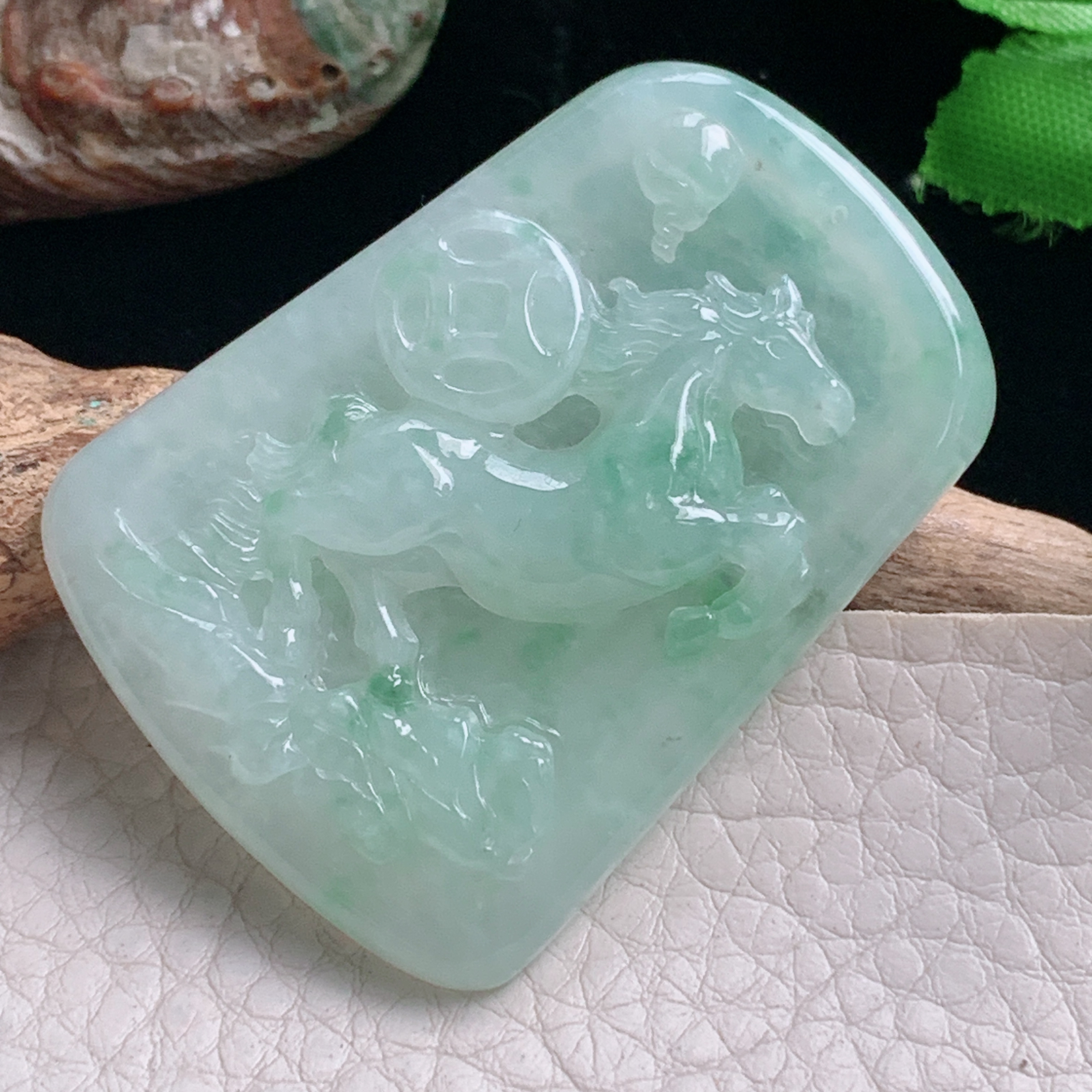 ajj实拍50*36.5*5.8缅甸翡翠水绿马上发财 生肖马玉吊坠 玉挂件