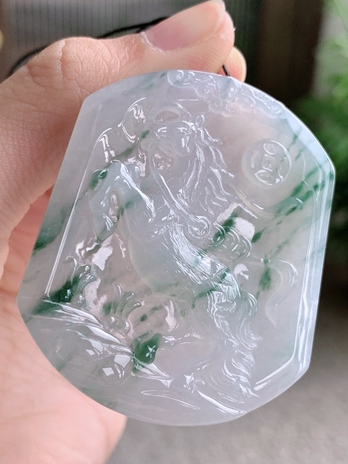 【裸石】冰飘花生肖马牌吊坠
【说明】缅料 性价比高  
【尺寸】51-43.7-5.7