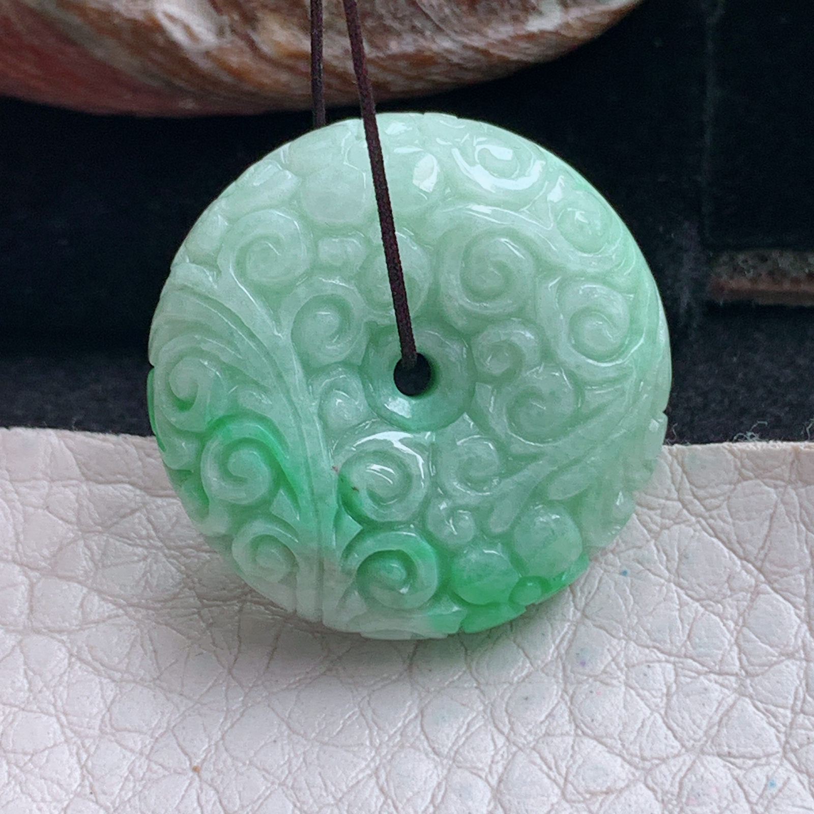 py实拍25*7.8缅甸翡翠飘绿平安扣 玉扣玉吊坠 玉挂件