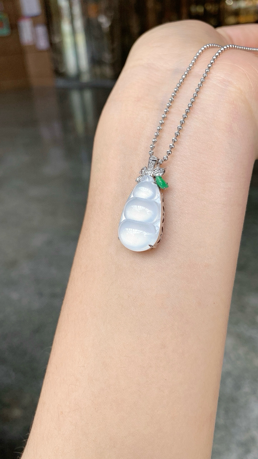 ‮ 
自然光‮· ‬‎ 茅台‮冰白‬‎福豆吊坠

18K · 整：26‮7.‬‎*12‮5.‬‎*‮