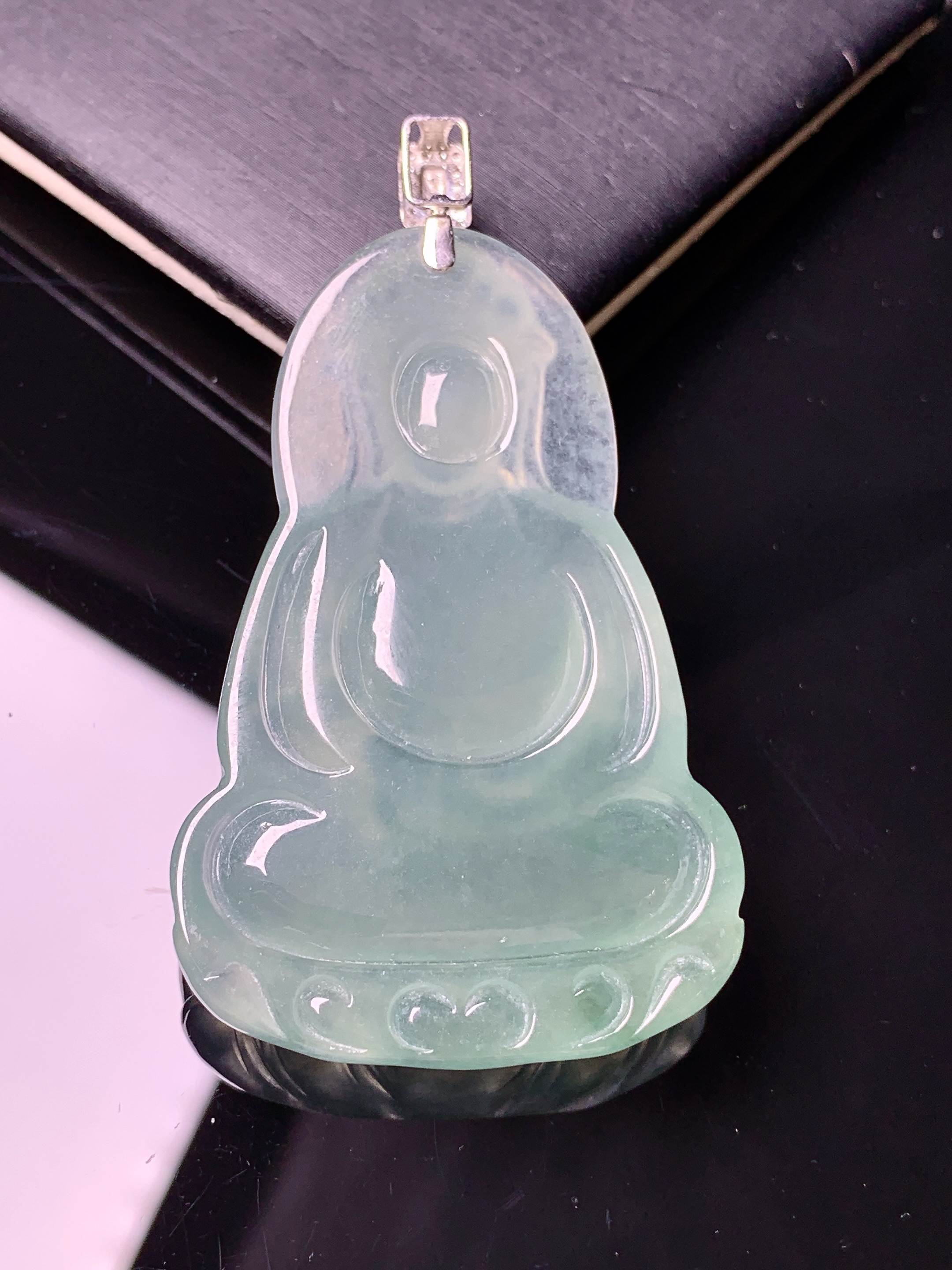 18k金钻镶嵌冰种观音吊坠 玉质细腻 色泽艳丽清新 水润亮眼 整体尺寸58.2*32.2*6L1