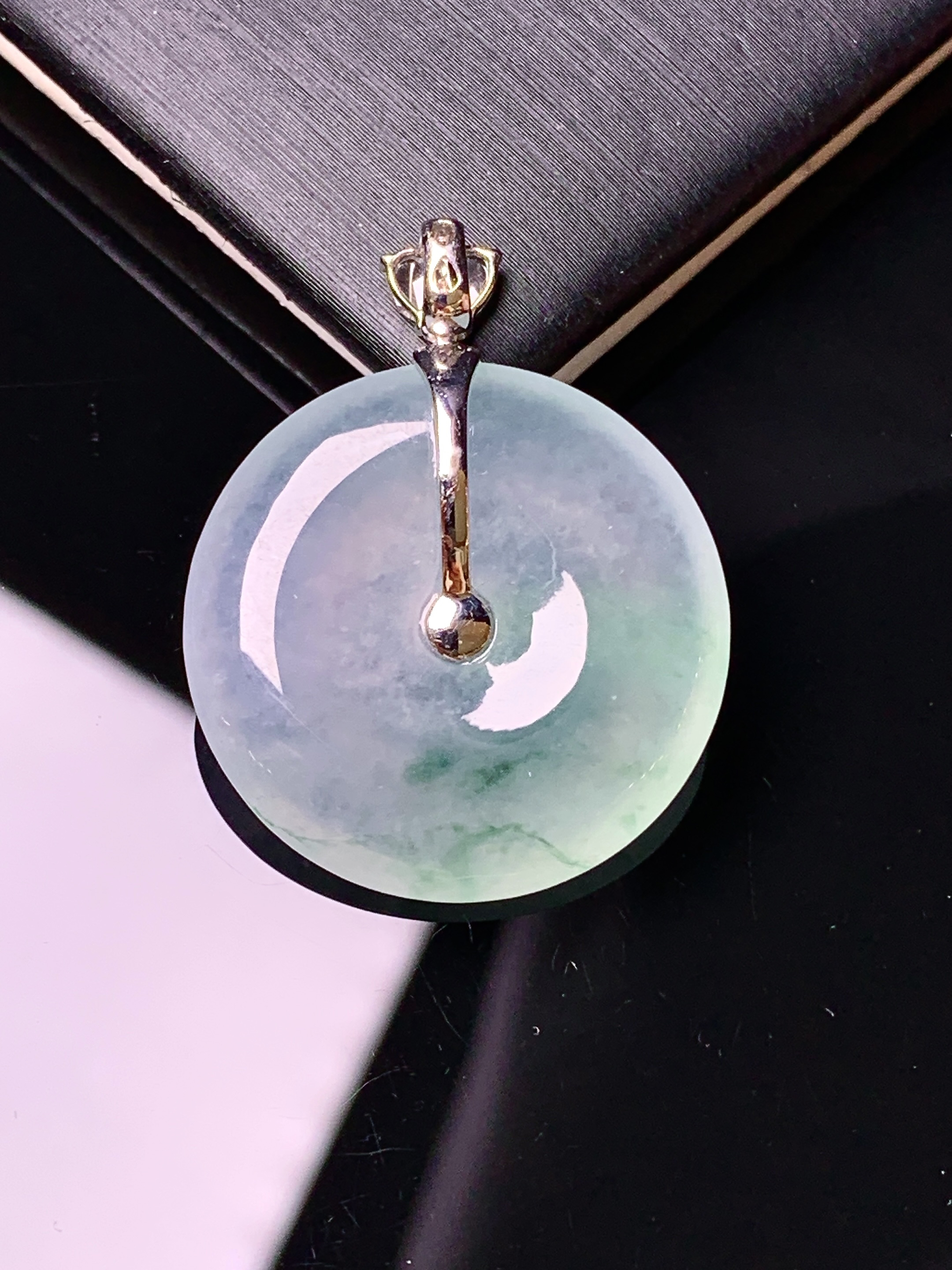 18k金钻镶嵌冰种平安扣吊坠 玉质细腻 色泽艳丽清新 水润亮眼 整体尺寸29.7*23.5*4.5g2