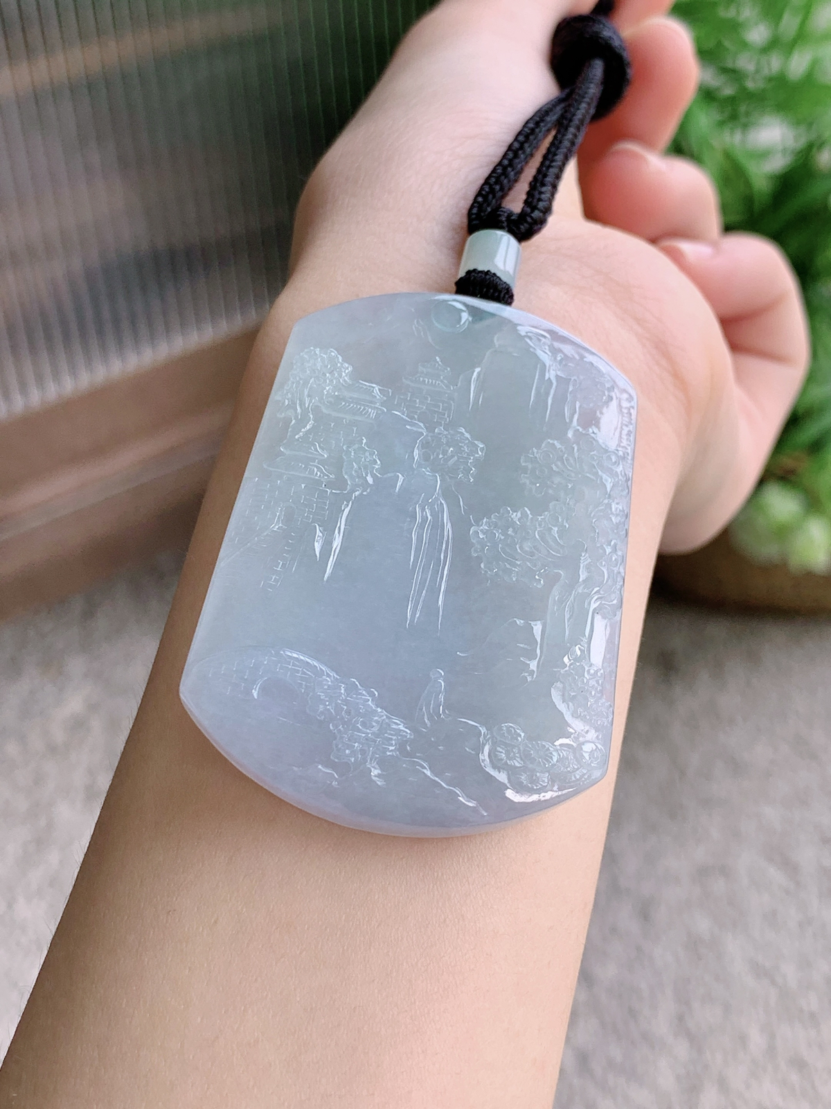 【裸石】冰山水牌大山水牌吊坠
【说明】缅料 性价比高  
【尺寸】53.5-39.7-5.7