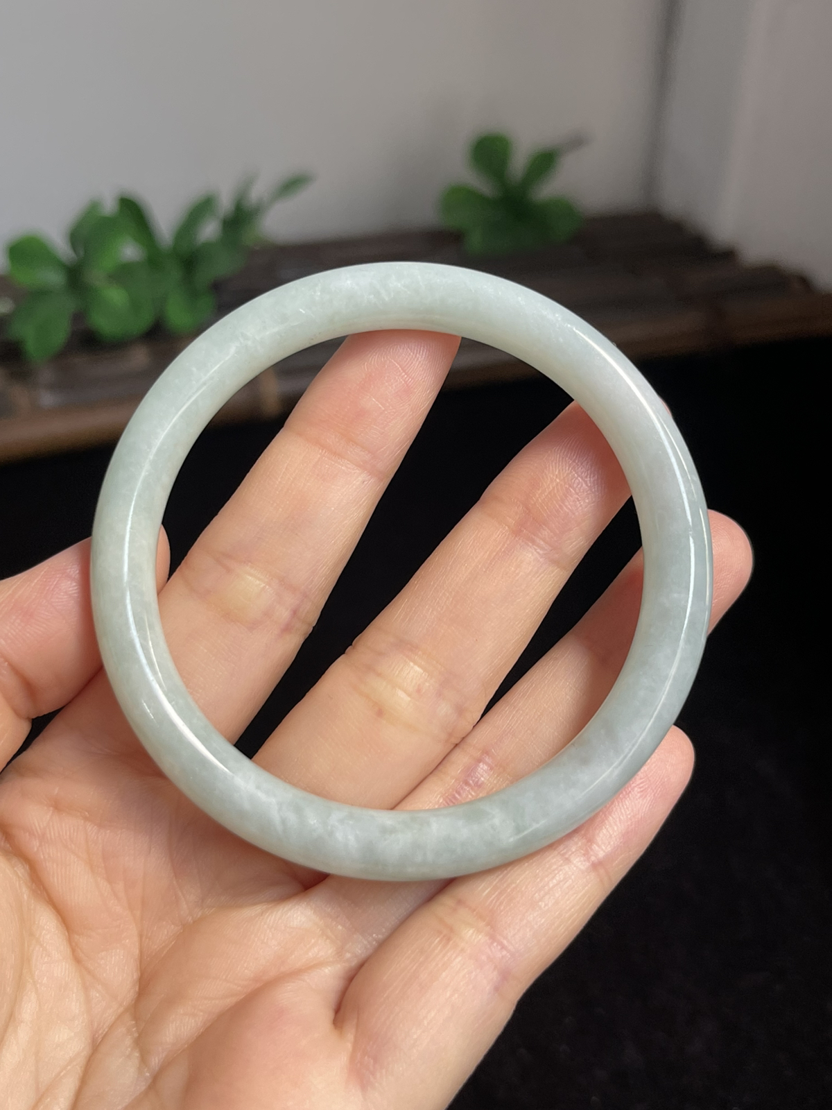 圆镯52.9圈口，翡翠手镯