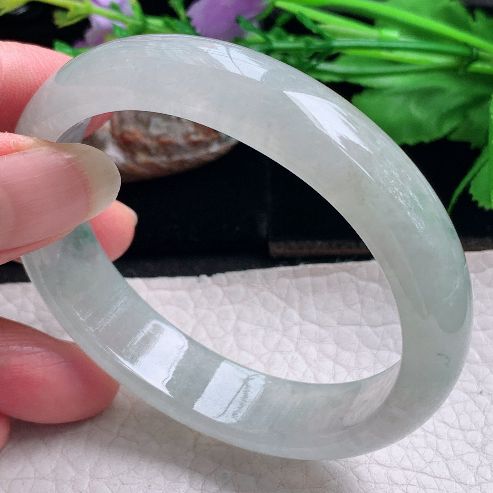 r实拍56*49*14*8.2贵妃镯 天然缅甸翡翠手镯冰飘花蛋形玉镯子