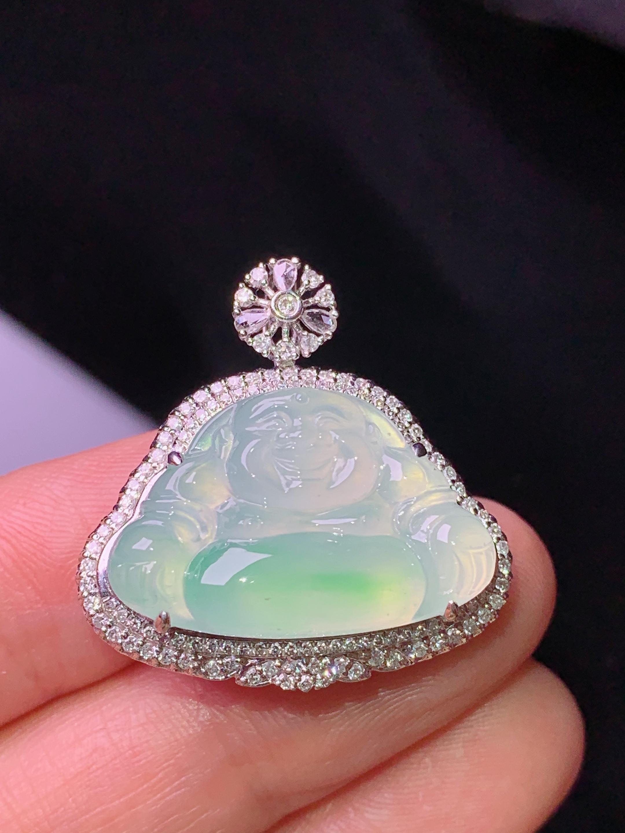 18k金钻镶嵌飘绿佛公吊坠 玉质细腻 色泽艳丽清新 水润亮眼 整体尺寸27*26.5*11.2g2