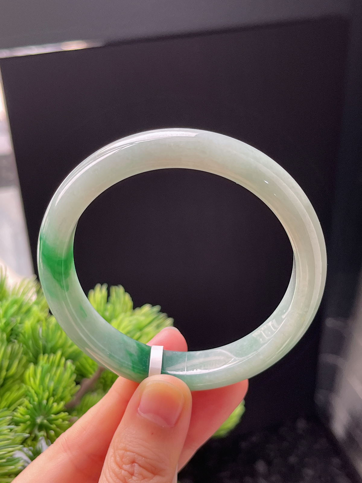 正圈55圈口，翡翠糯化种飘绿手镯