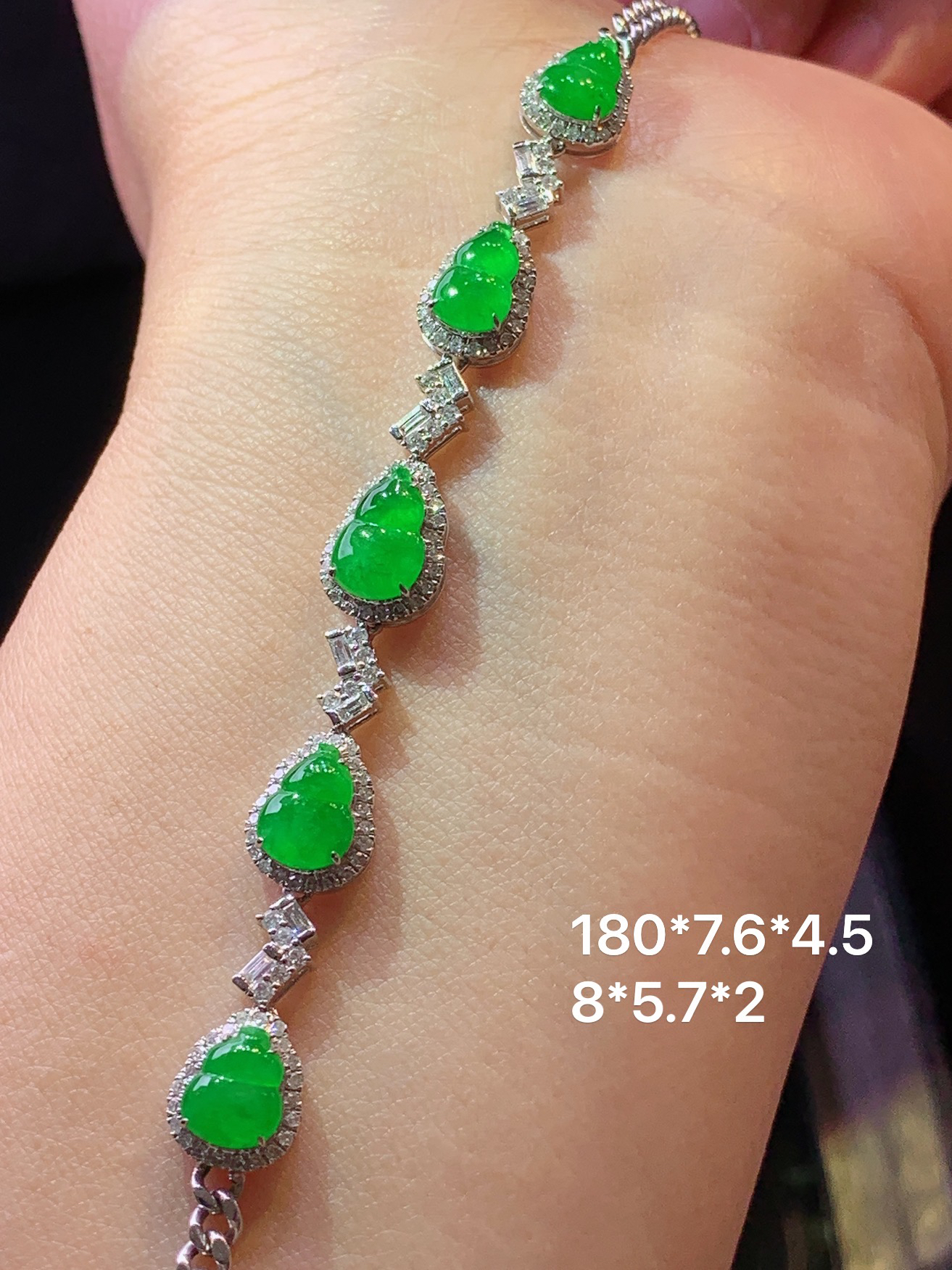 18k金钻镶嵌满绿葫芦手链 玉质细腻 色泽艳丽清新 水润亮眼 整体尺寸180*7.6*4.5m5