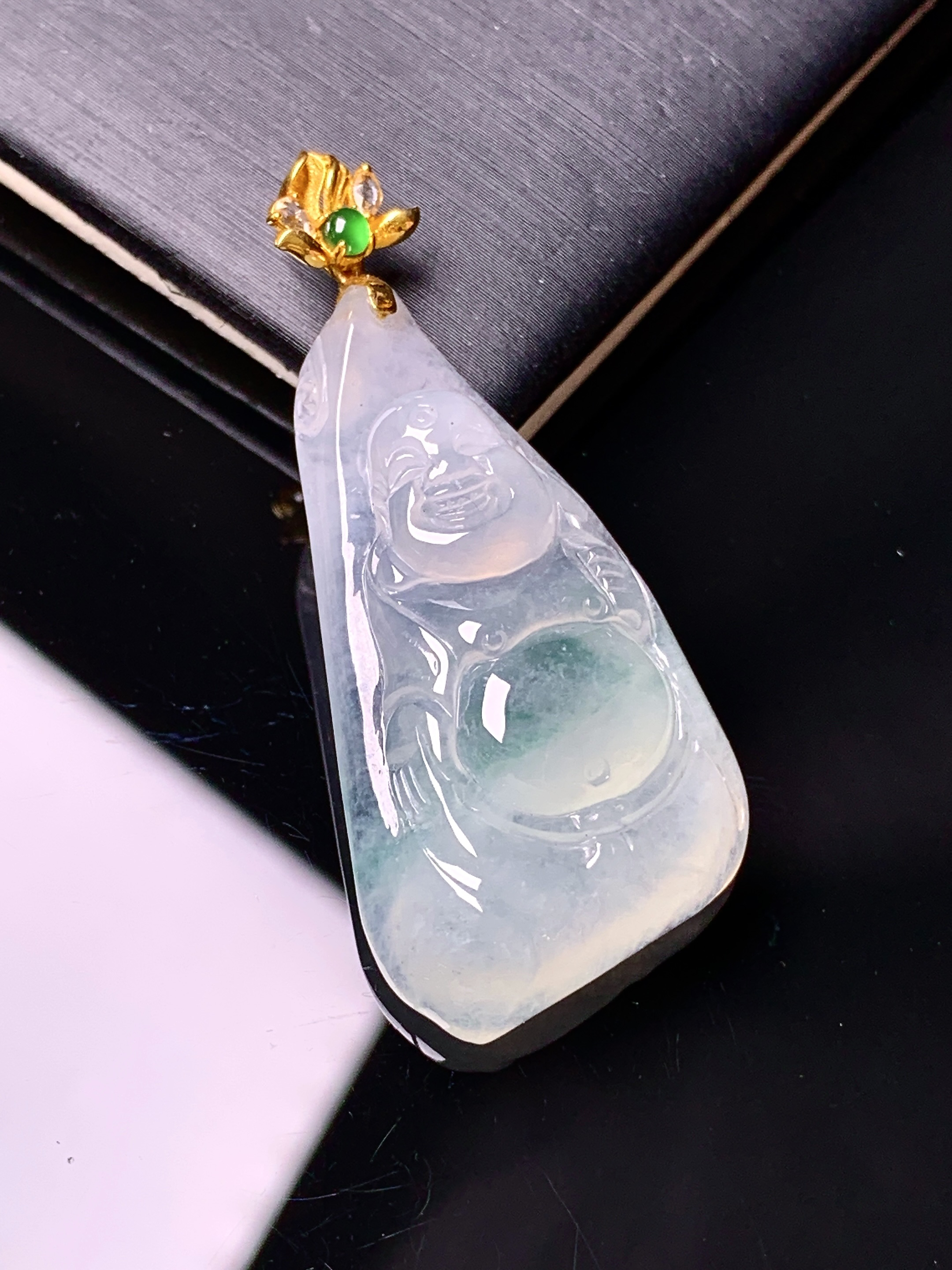 18k金镶嵌冰种佛公吊坠 玉质细腻 色泽艳丽清新 水润亮眼 整体尺寸44.2*19.7*6.8e1