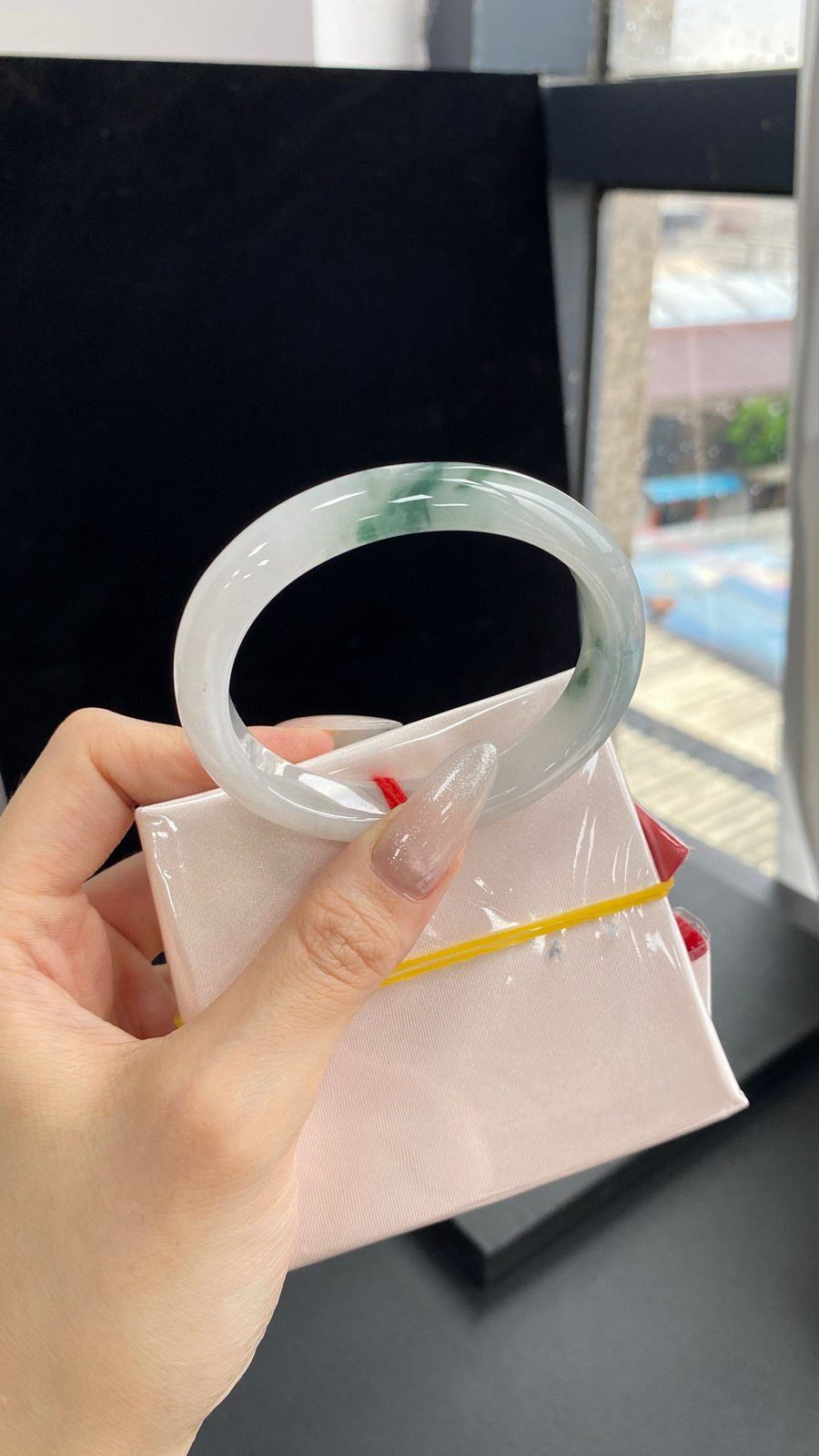 【飘花贵妃手镯】
尺寸：54.8-4.6-11.7-7.4
自然光无滤镜，原图直出