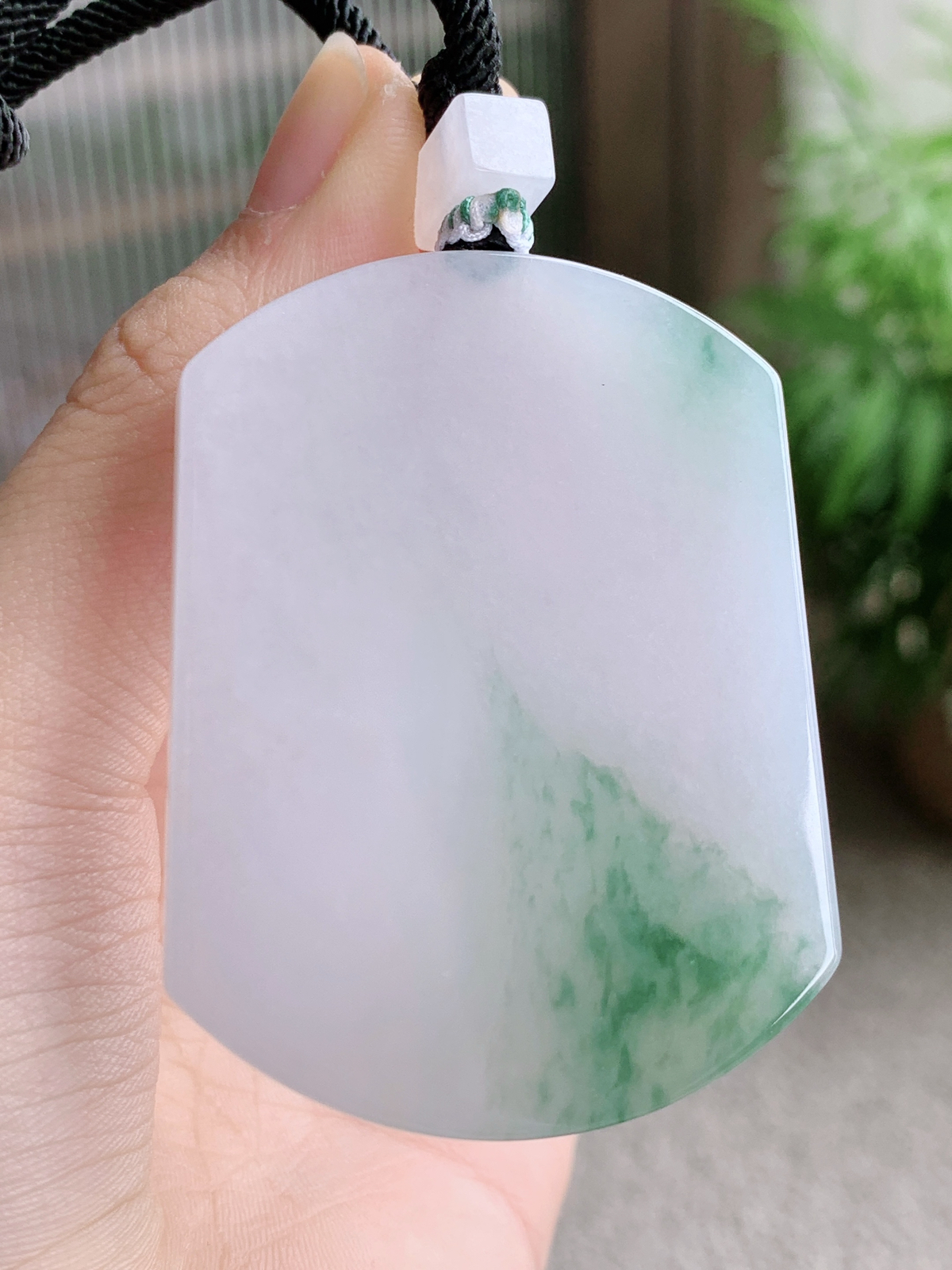 【裸石】冰飘花无事牌吊坠
【说明】缅料 性价比高  
【尺寸】54-41.3-6.2