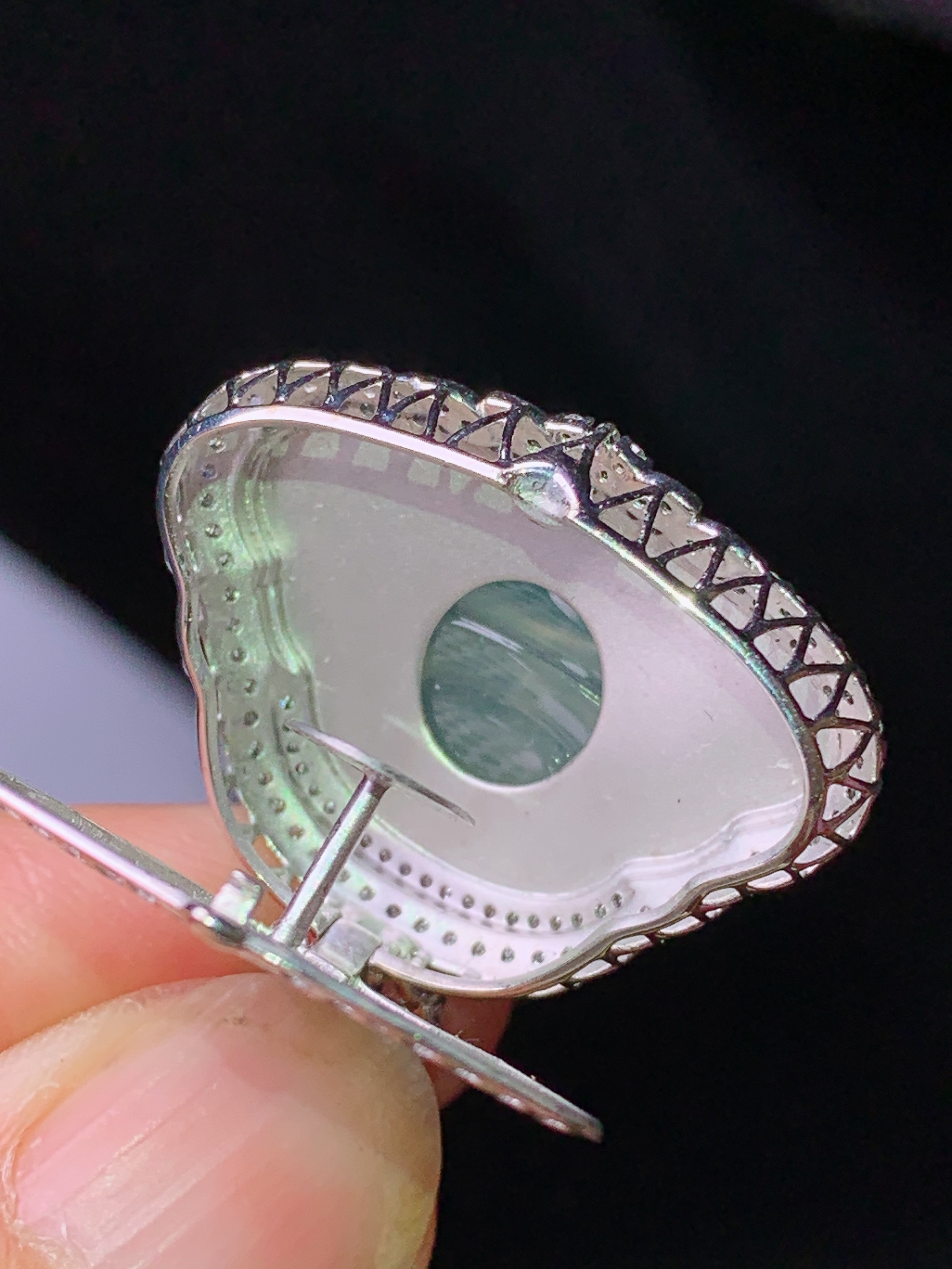 18k金钻镶嵌飘绿佛公吊坠 玉质细腻 色泽艳丽清新 水润亮眼 整体尺寸27*26.5*11.2g2