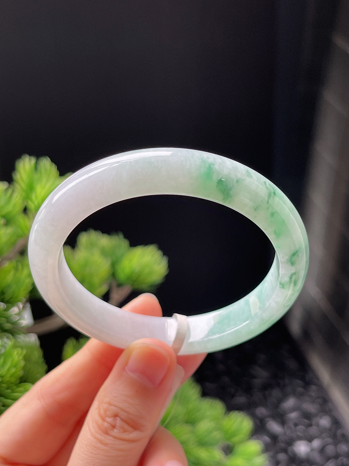 正圈54圈口，翡翠糯化种飘绿手镯