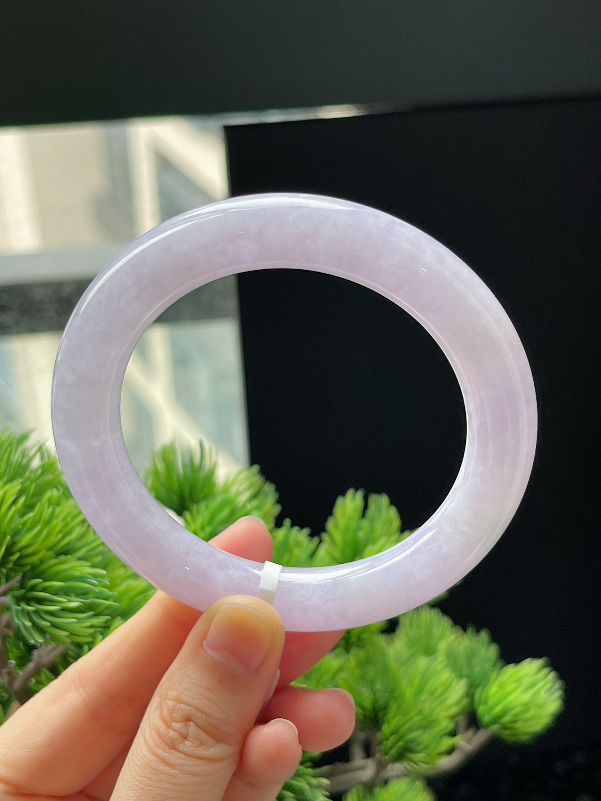 圆镯56.5圈口，翡翠糯化种淡紫色手镯