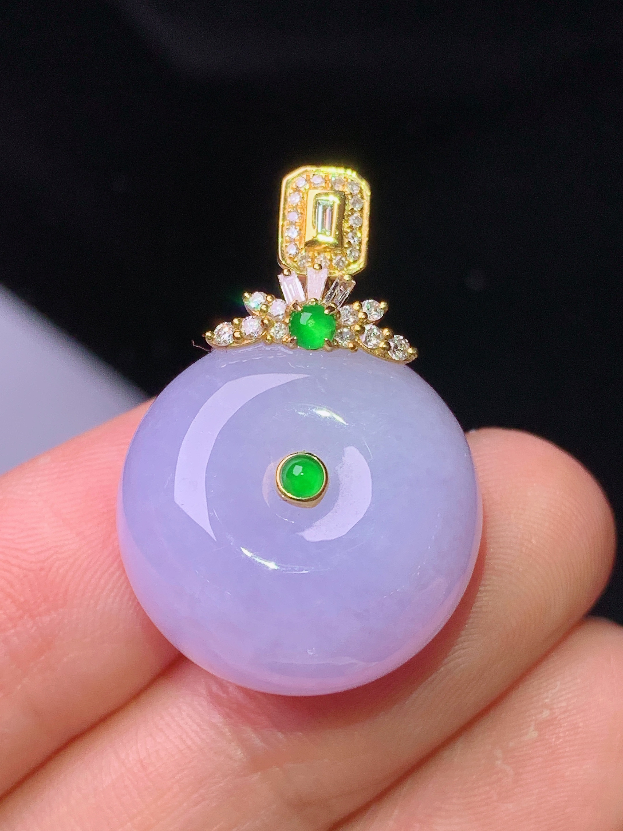 18k金钻镶嵌紫罗兰平安扣吊坠 玉质细腻 色泽艳丽清新 水润亮眼 整体尺寸27.8*19.2*13.