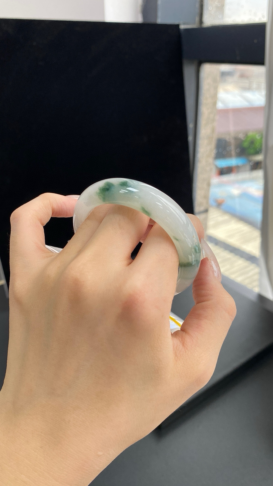 【飘花贵妃手镯】
尺寸：54.8-4.6-11.7-7.4
自然光无滤镜，原图直出