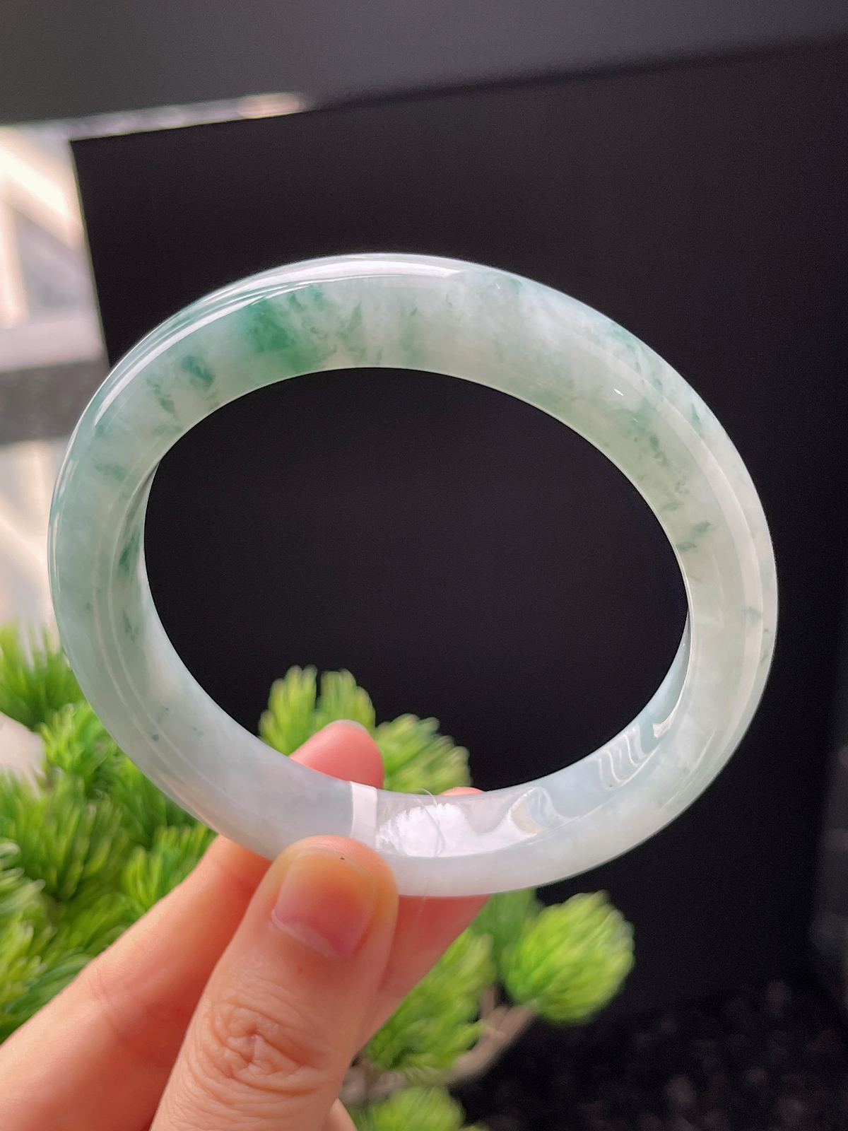 正圈58圈口，翡翠冰糯种飘绿手镯