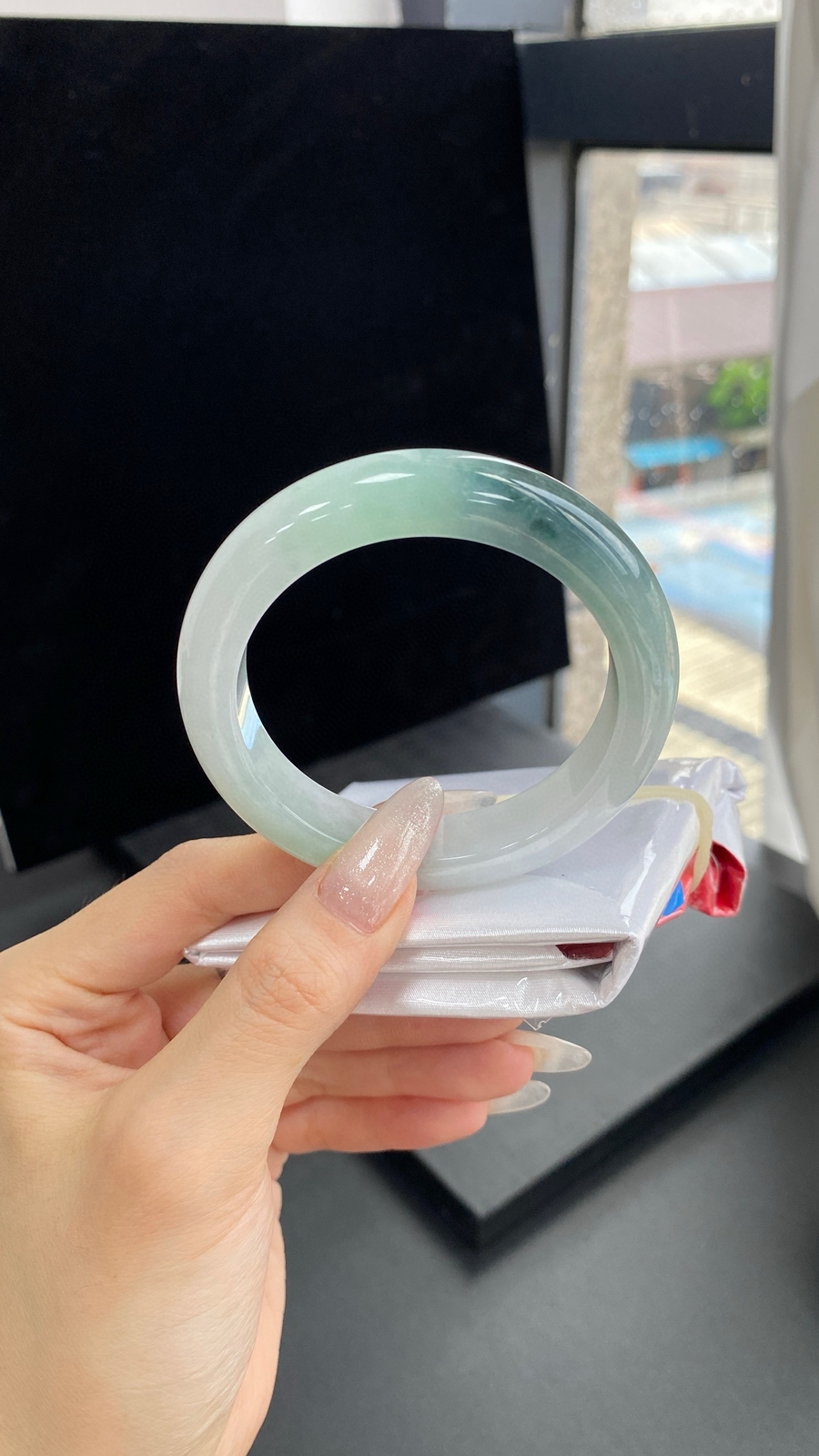 【飘蓝花手镯】
尺寸：53.7-12.5-9
自然光无滤镜，原图直出