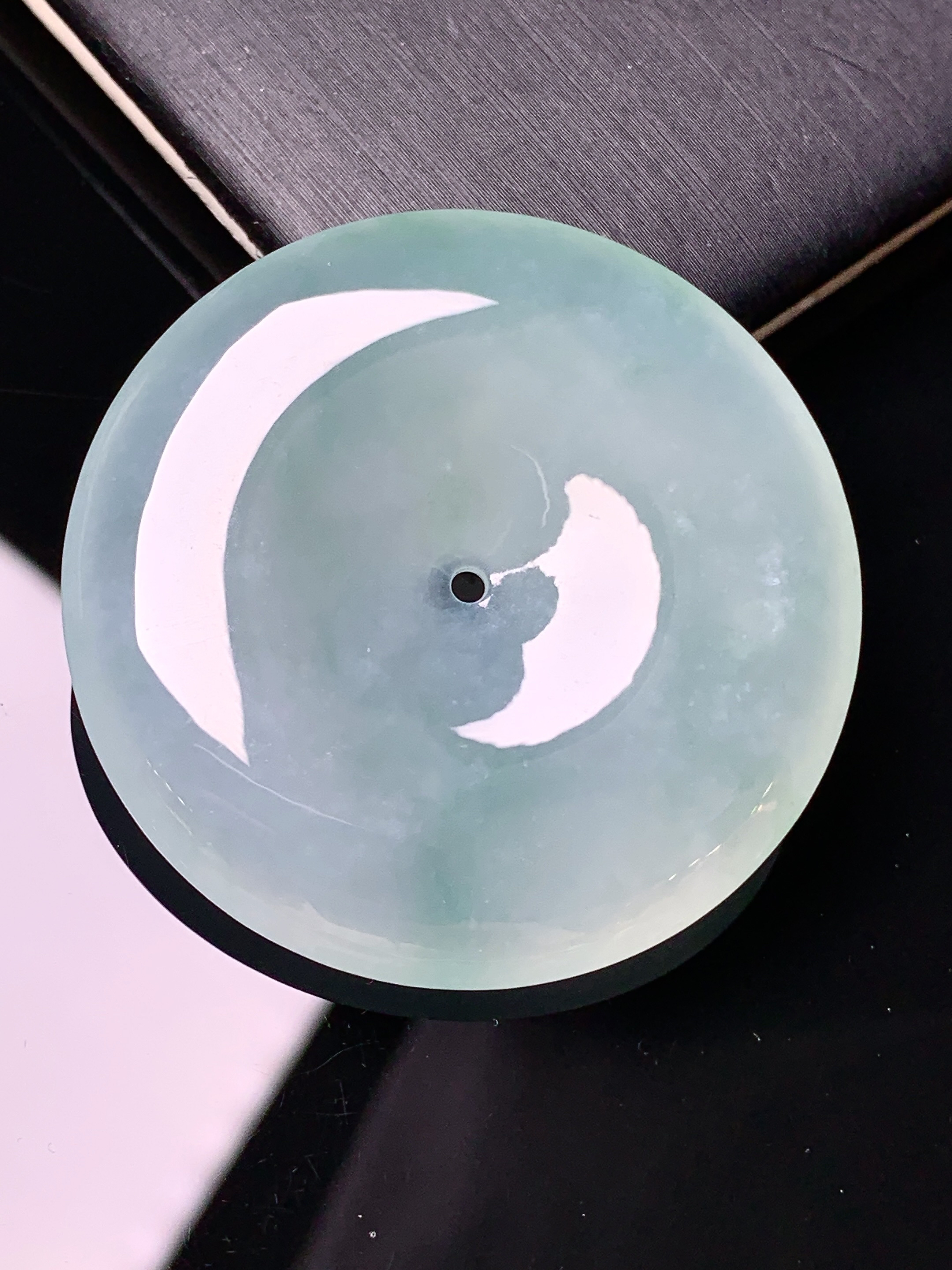 1冰种平安扣吊坠 玉质细腻 色泽艳丽清新 水润亮眼 整体尺寸38.5*7a2