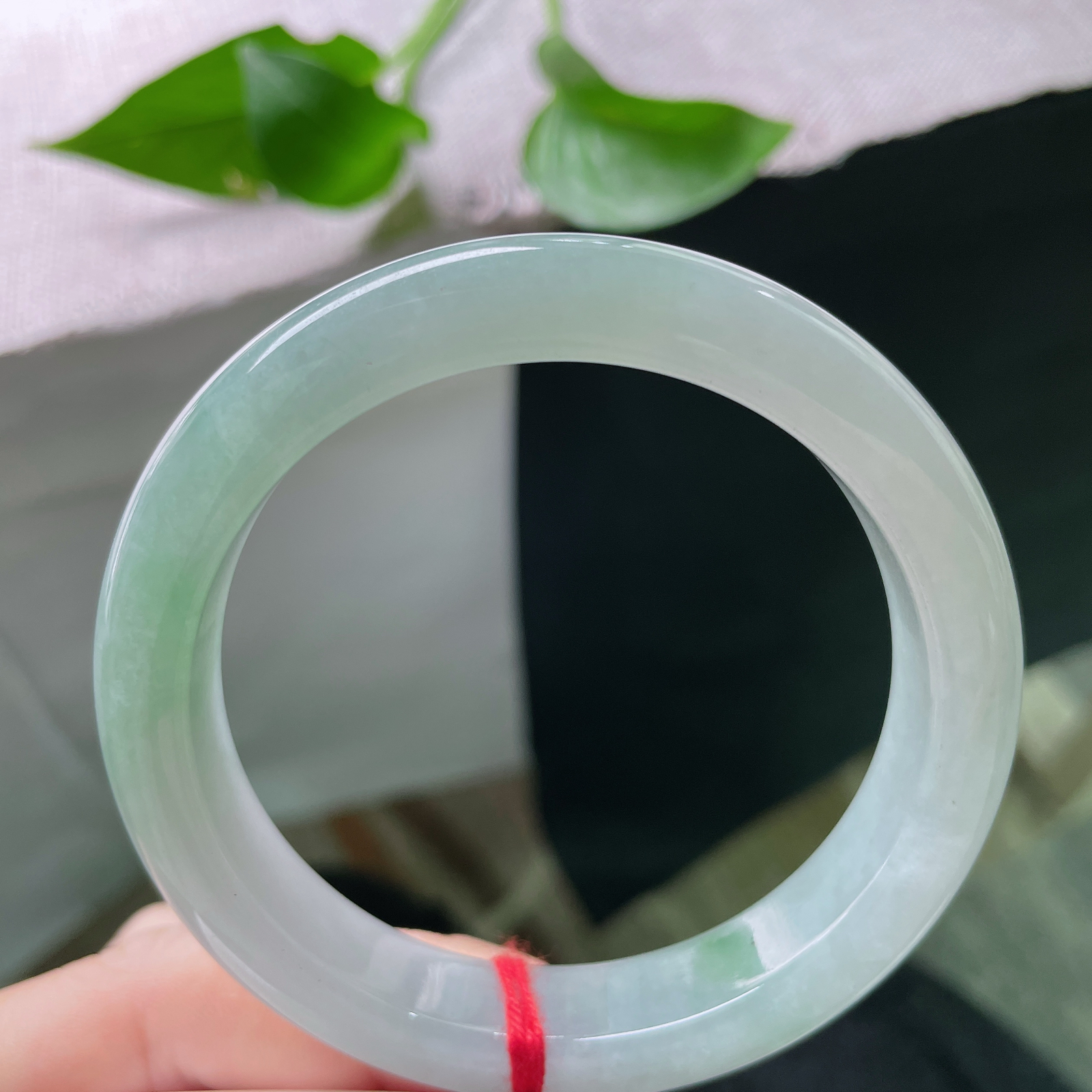 58/12.1/8.7绿底正圈，淡雅倾心，水头好，肉质细腻干净，种老，棉线，