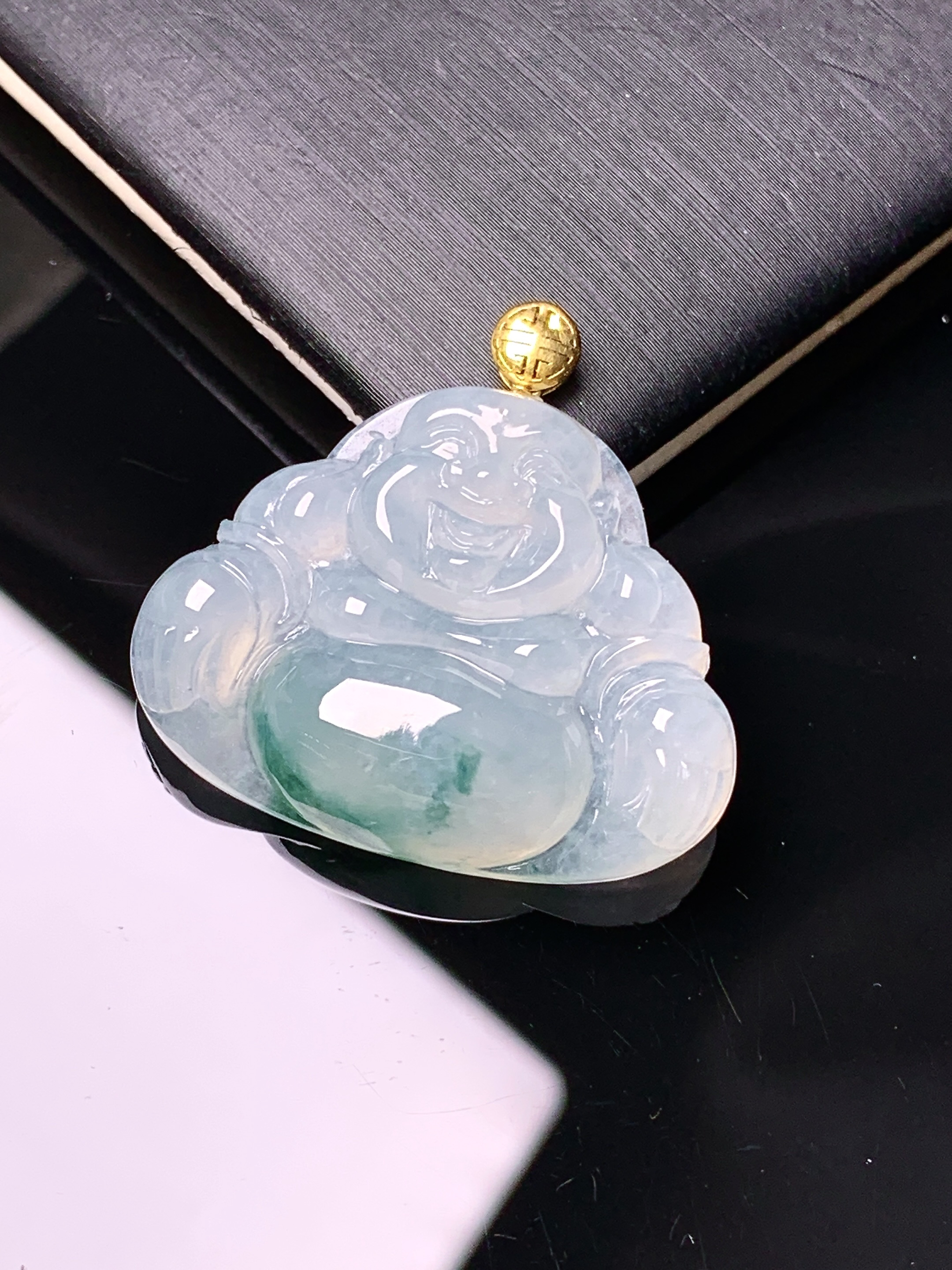 18k金镶嵌飘绿佛公吊坠 玉质细腻 色泽艳丽清新 水润亮眼 整体尺寸27.3*29*6.5m1