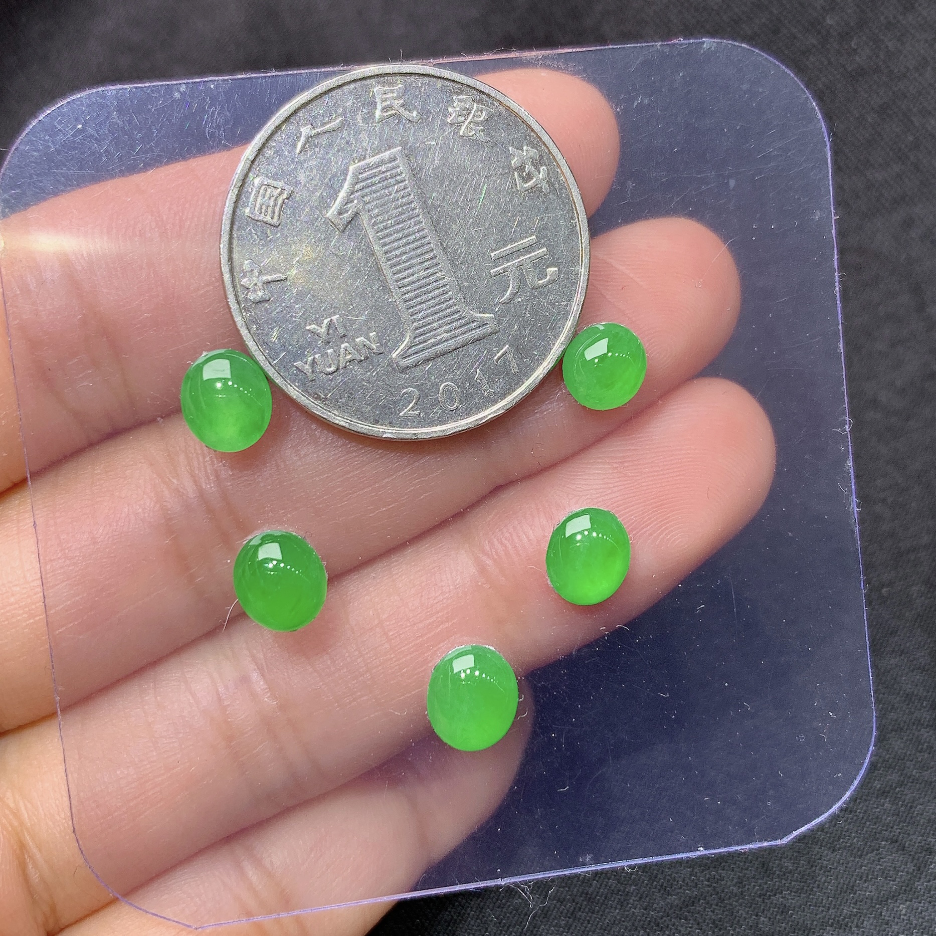 镶嵌款 满绿蛋面一手 玉质细腻 色泽艳丽清新 水润亮眼 整体尺寸7.3*6.3*3.2j3