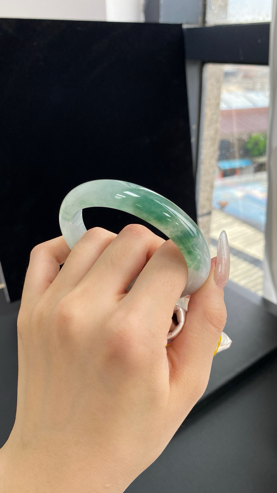 【冰飘花贵妃手镯】
尺寸：55.3-4.8-12-7.3
自然光无滤镜，原图直出