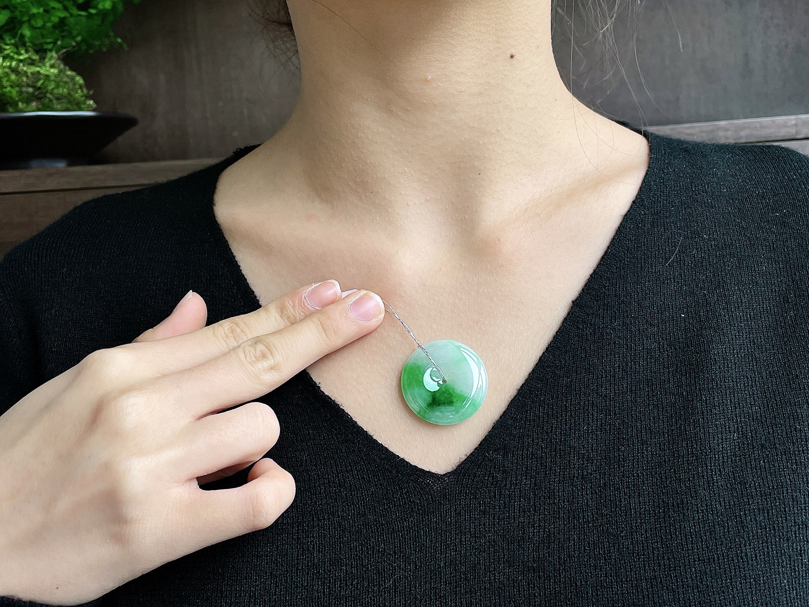 【裸石】冰飘绿花平安扣吊坠
【说明】缅料 性价比高 飘花
【尺寸】29-6.2