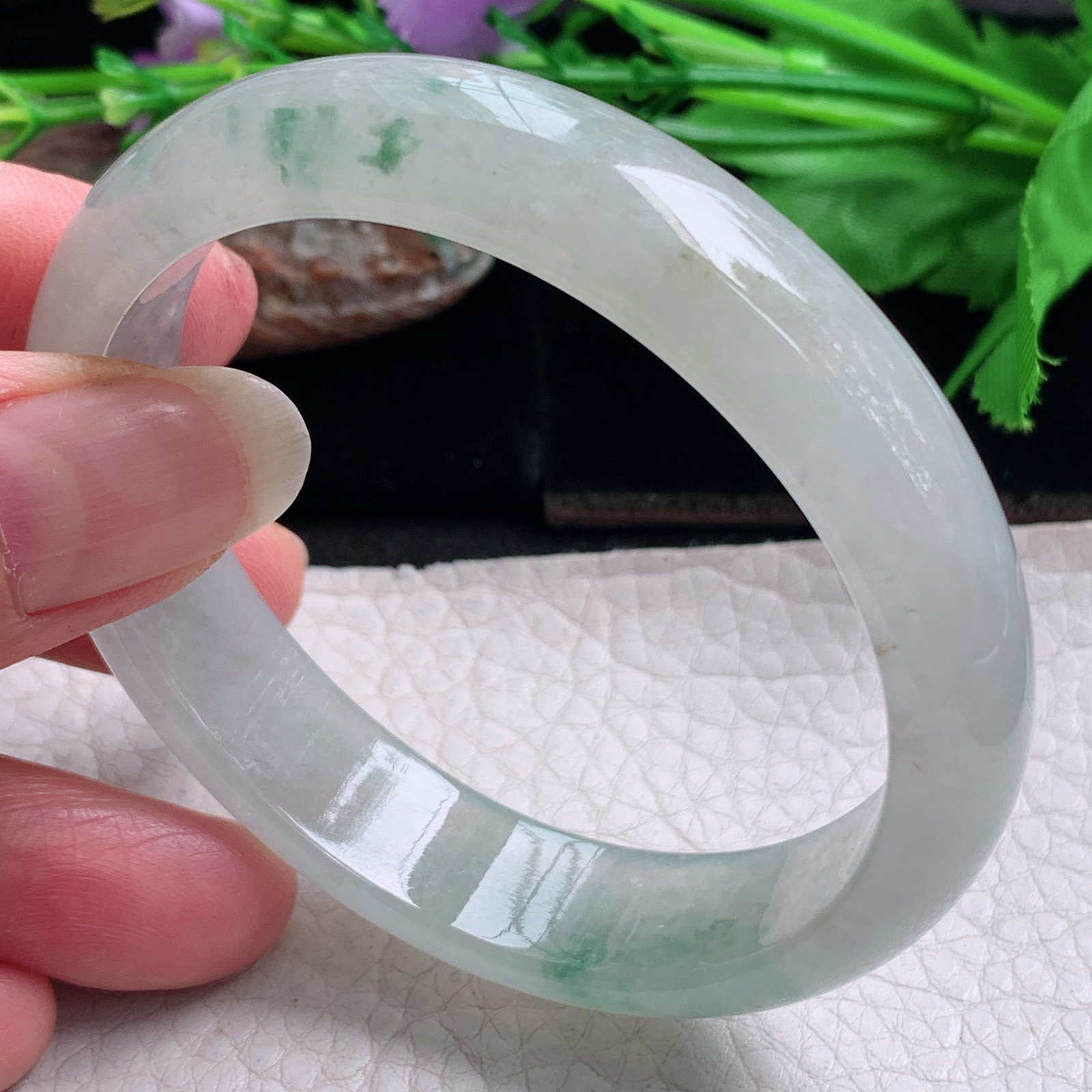 r实拍56*49*14*8.2贵妃镯 天然缅甸翡翠手镯冰飘花蛋形玉镯子