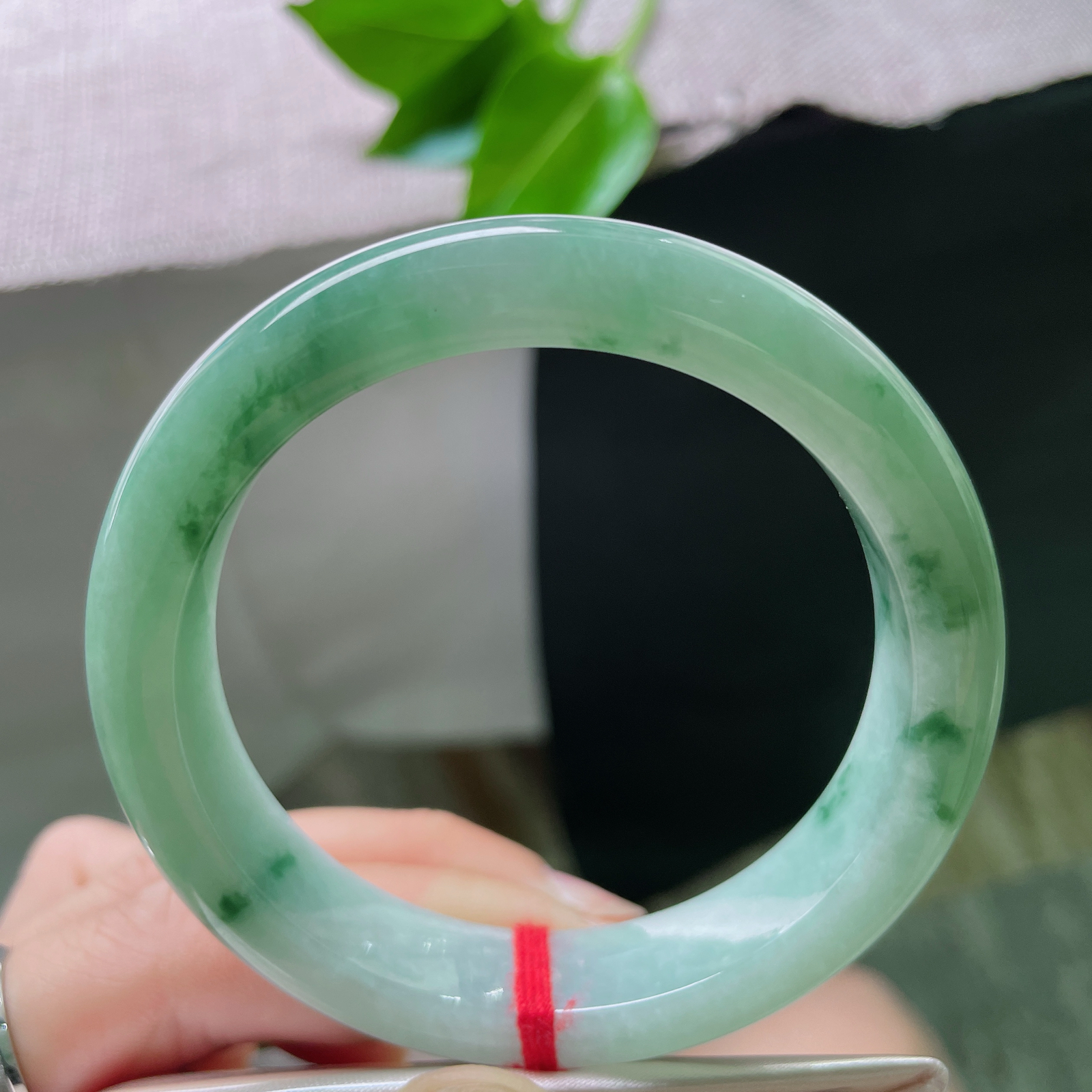 54.8/11.8/8.4，飘绿花，水润，细腻，优雅，无纹裂