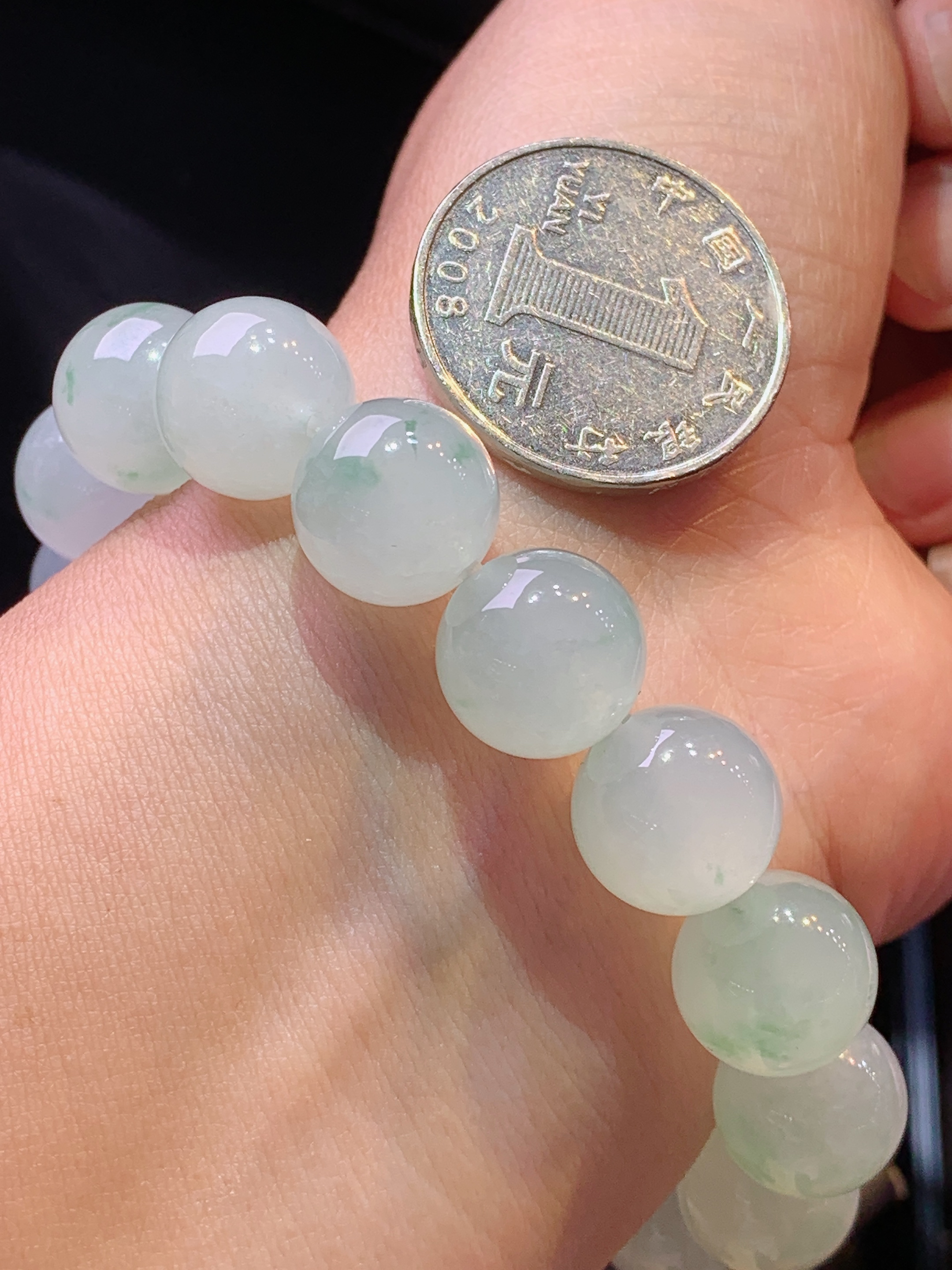 冰种飘绿圆珠手链 玉质细腻 色泽艳丽清新 水润亮眼 整体尺寸12.5h3