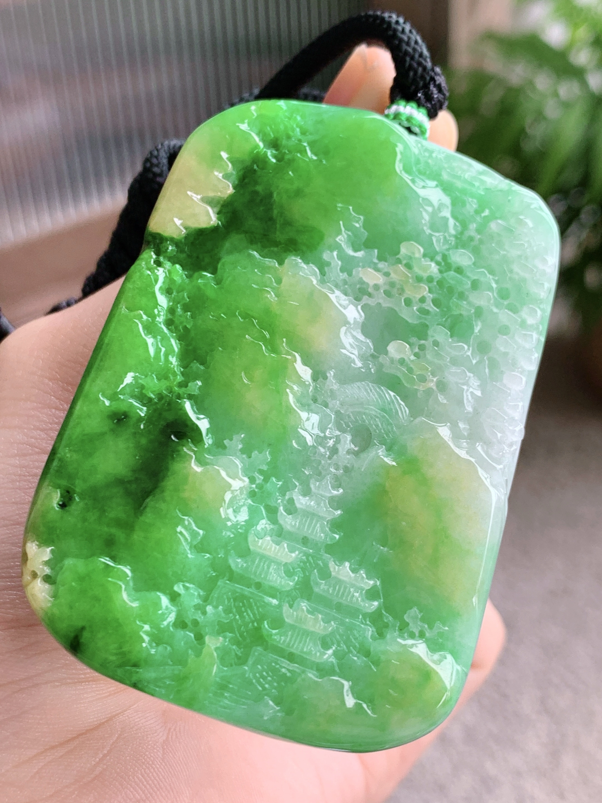 【裸石】冰黄加绿山水牌大山水牌吊坠
【说明】缅料 性价比高  
【尺寸】66.6-46.2-9.5