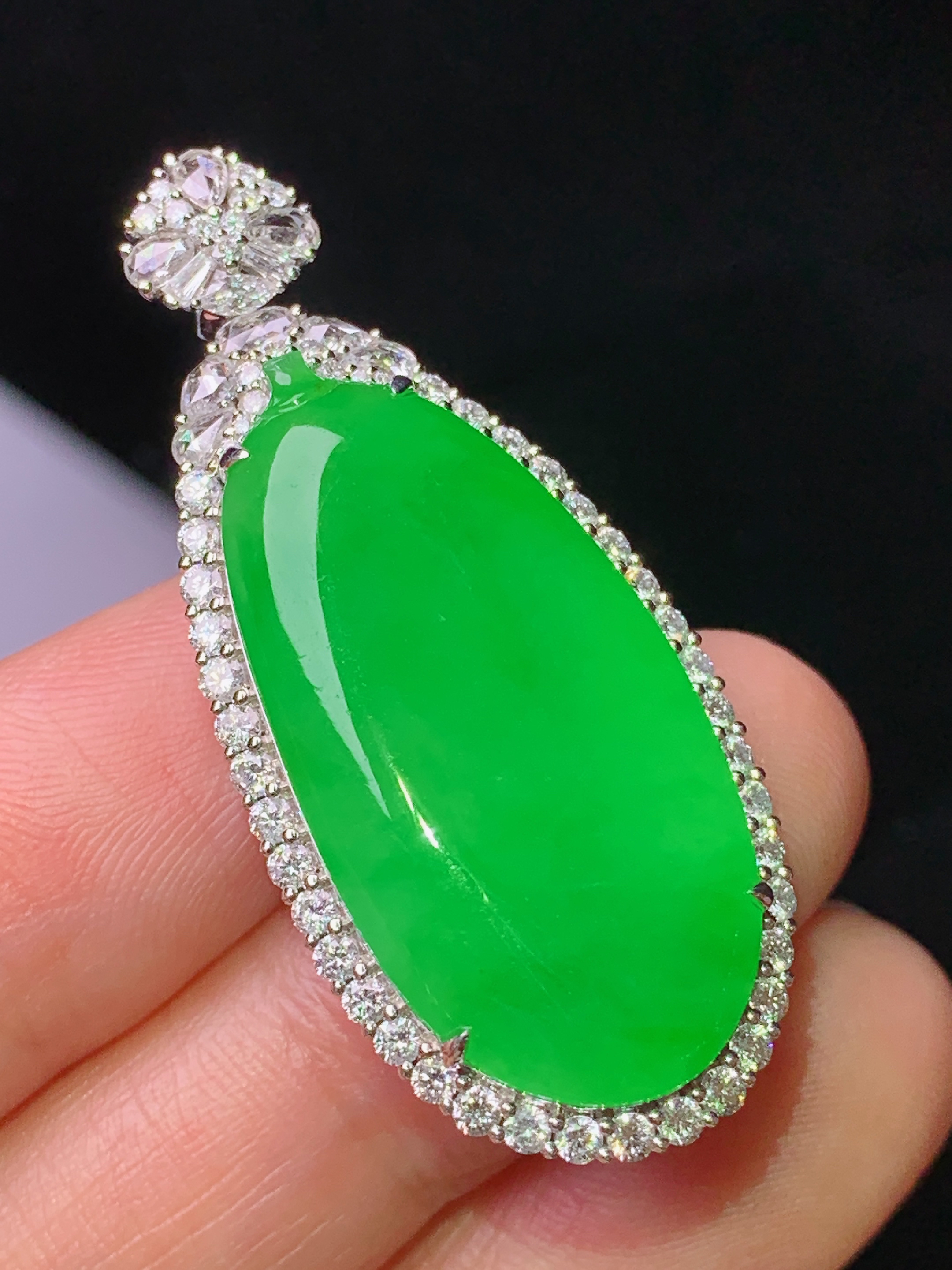 18k金钻镶嵌满绿福瓜吊坠 玉质细腻 色泽艳丽清新 水润亮眼 整体尺寸41*17.8*9.5m5