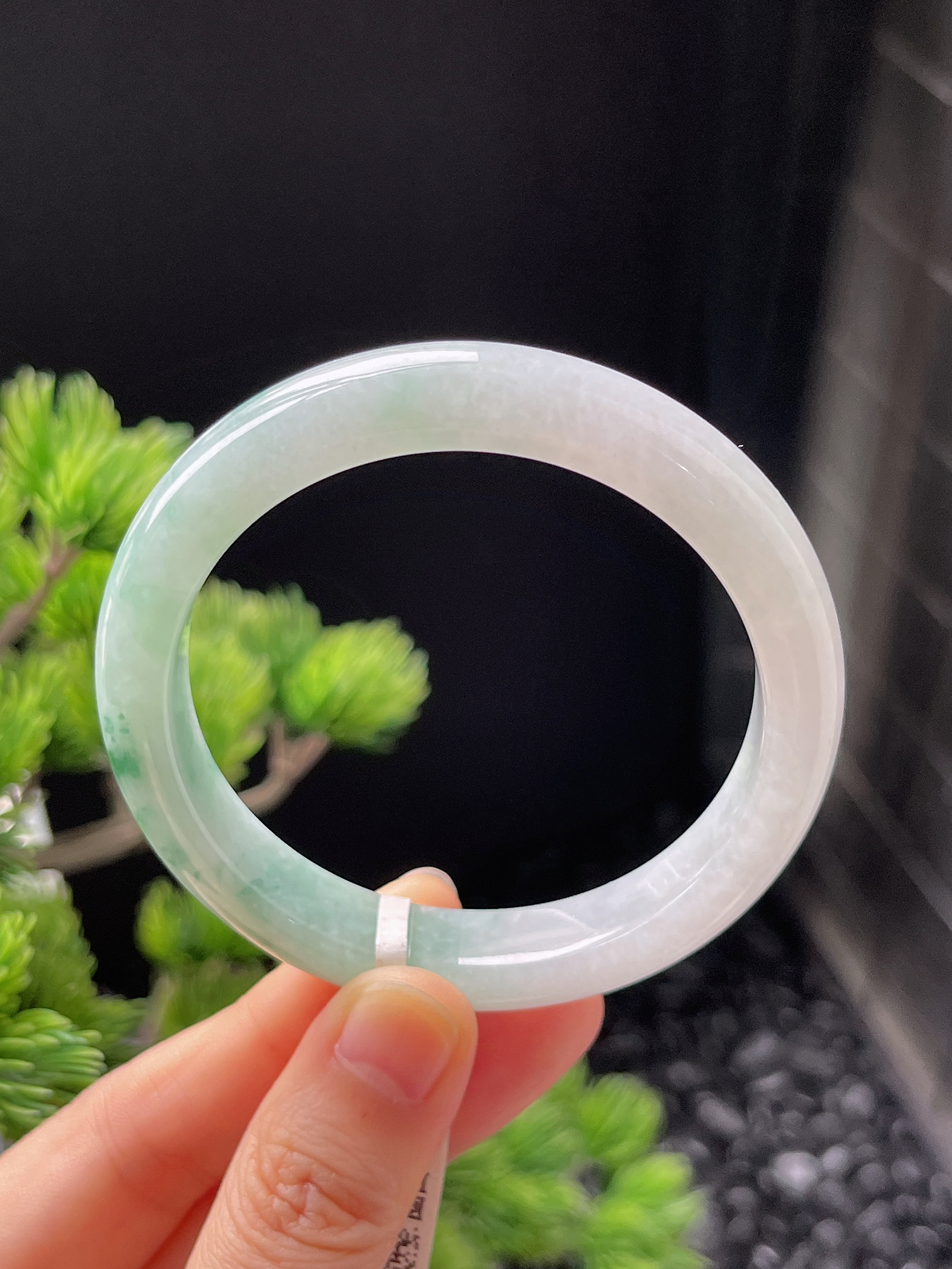 正圈54圈口，翡翠糯化种飘绿手镯