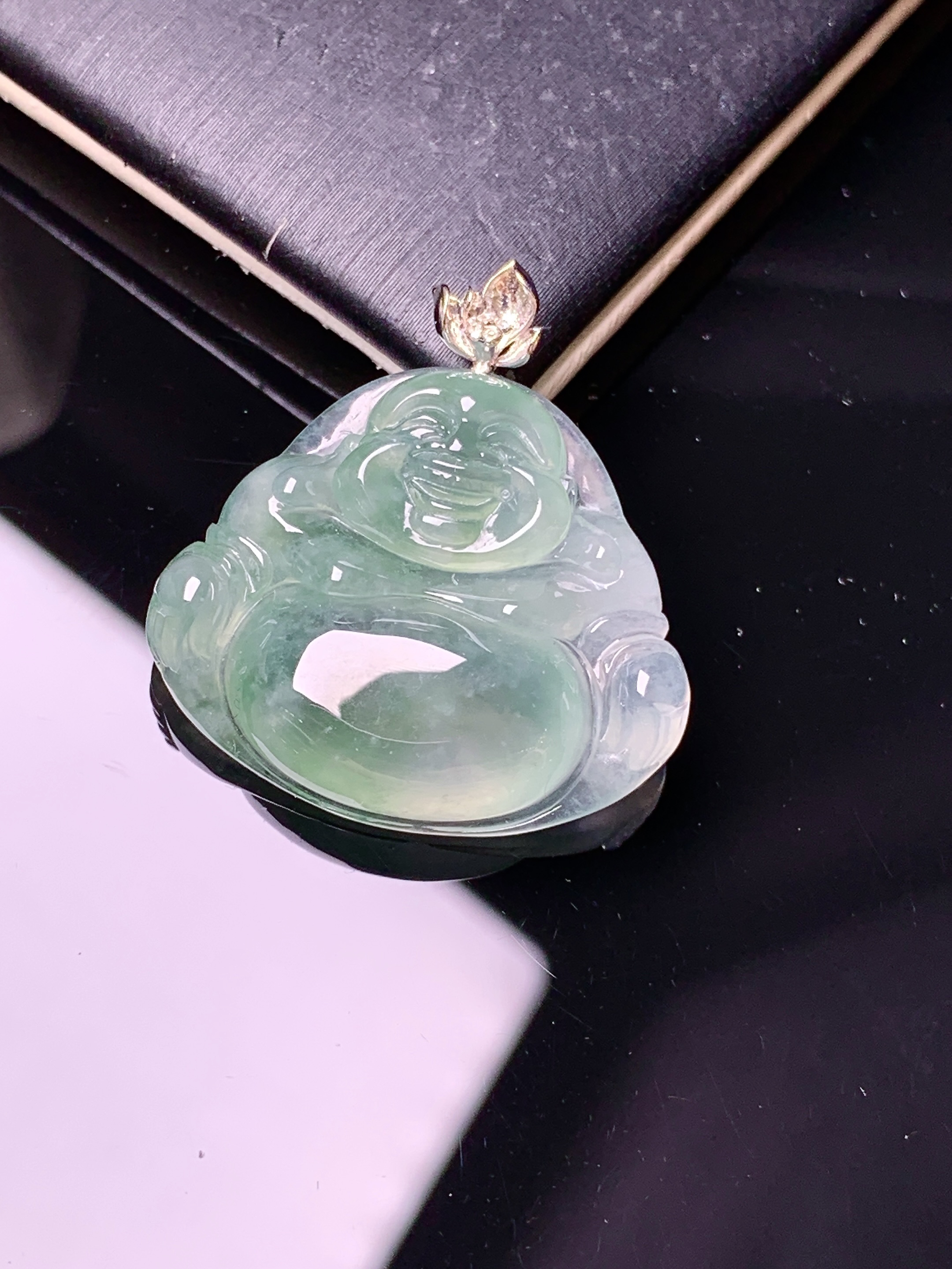 18k金镶嵌冰种佛公吊坠 玉质细腻 色泽艳丽清新 水润亮眼 整体尺寸26.5*24.7*5.8d1