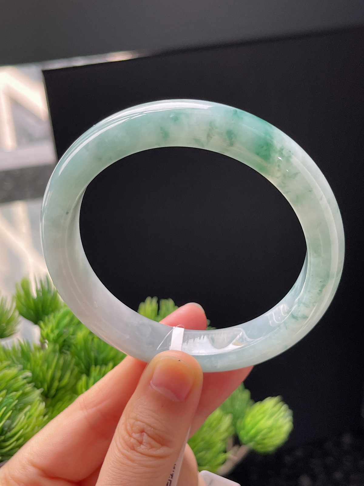 正圈58圈口，翡翠冰糯种飘绿手镯