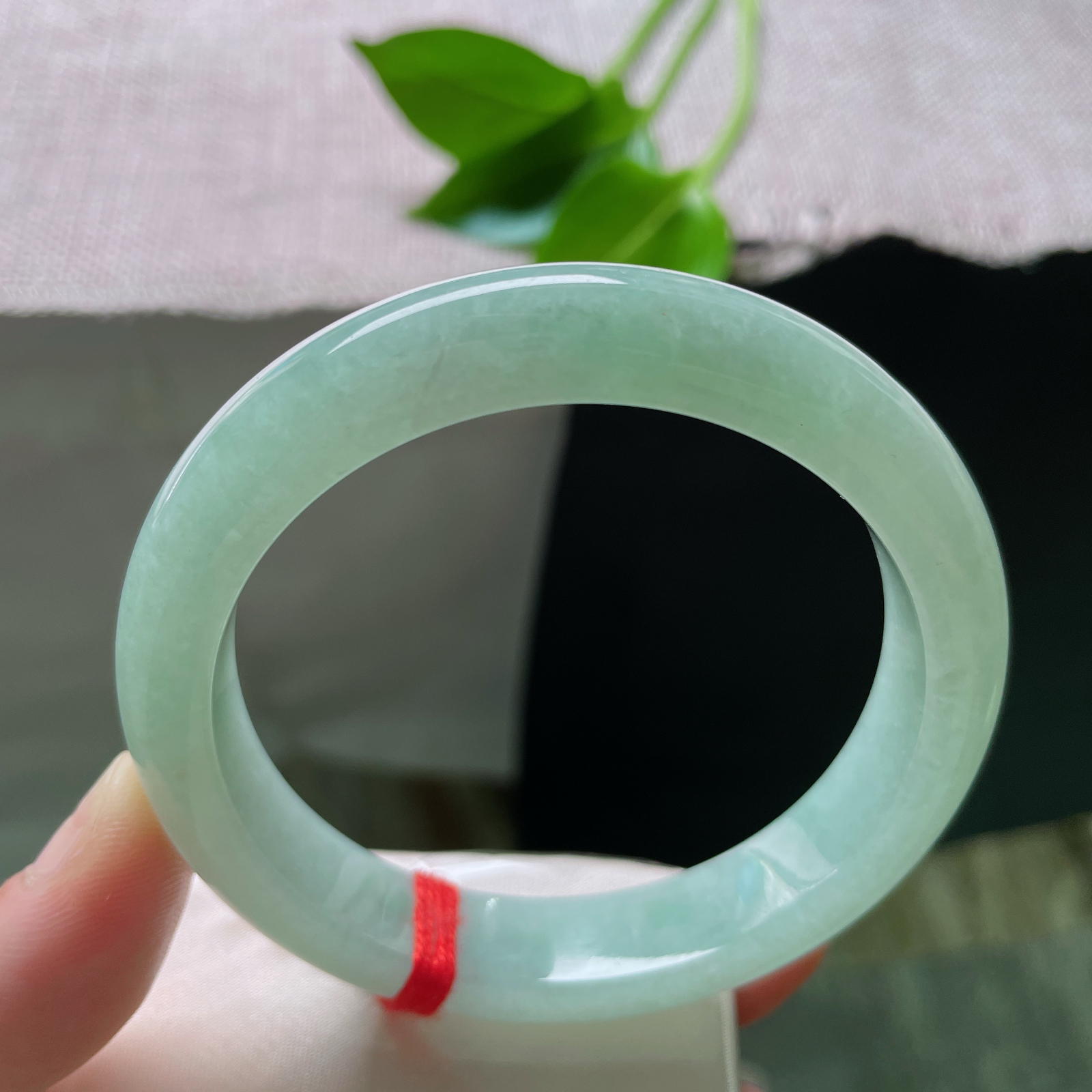 57.5/11.9/8.4，果绿正圈，色泽清丽，甜美动人，干净清爽，无纹裂