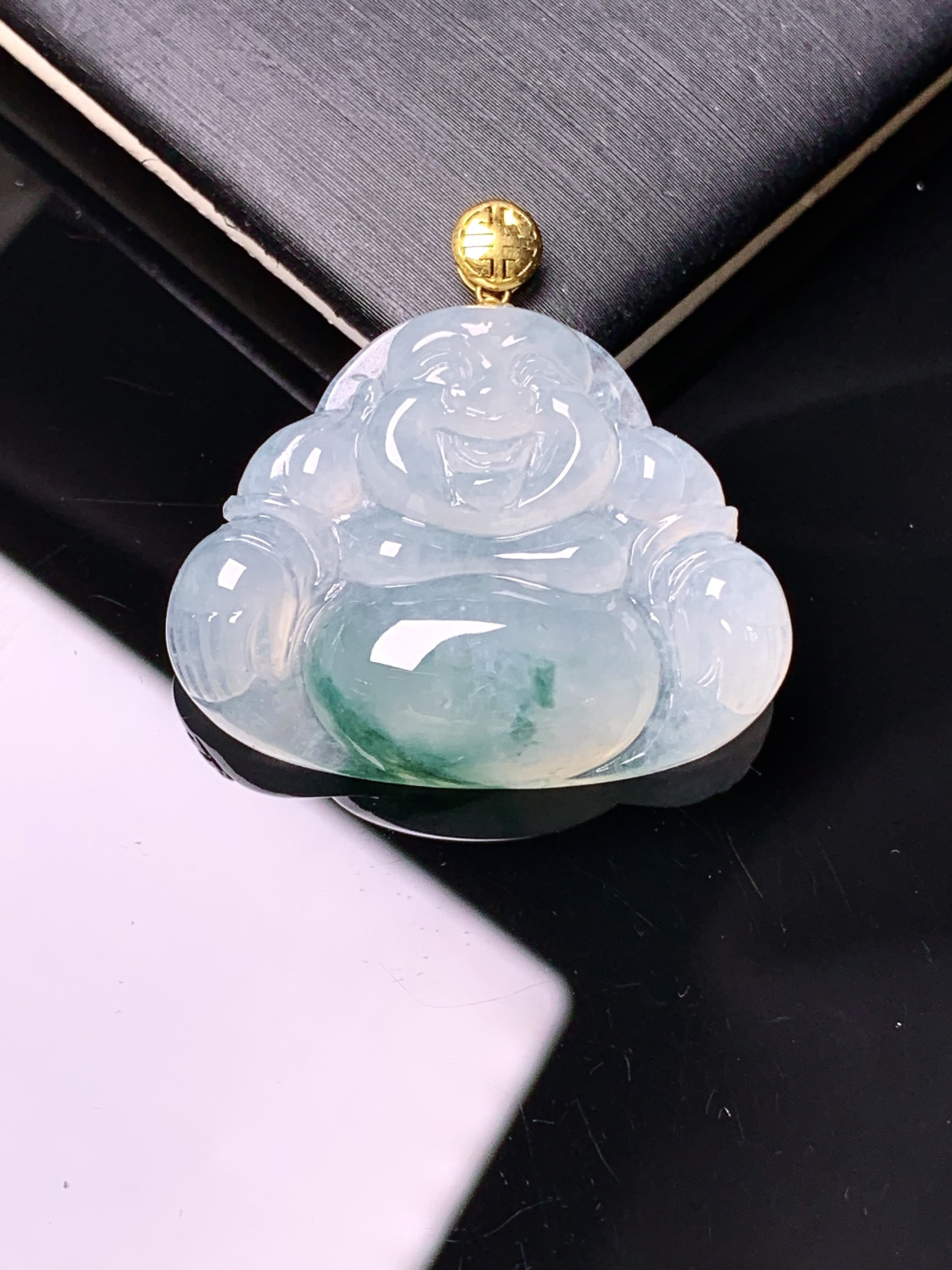 18k金镶嵌飘绿佛公吊坠 玉质细腻 色泽艳丽清新 水润亮眼 整体尺寸27.3*29*6.5m1