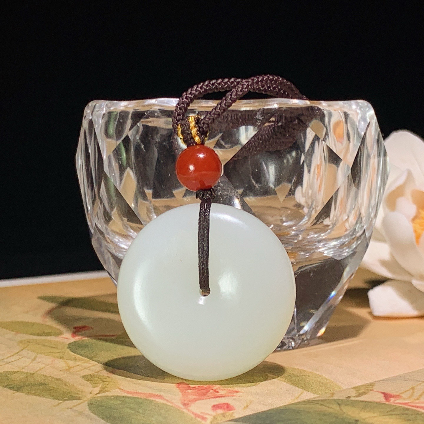 新疆和田玉籽料平安扣挂件。尺寸31/10重23克 玉质细腻油润 底色纯净 脂粉好，品质好。lt260328